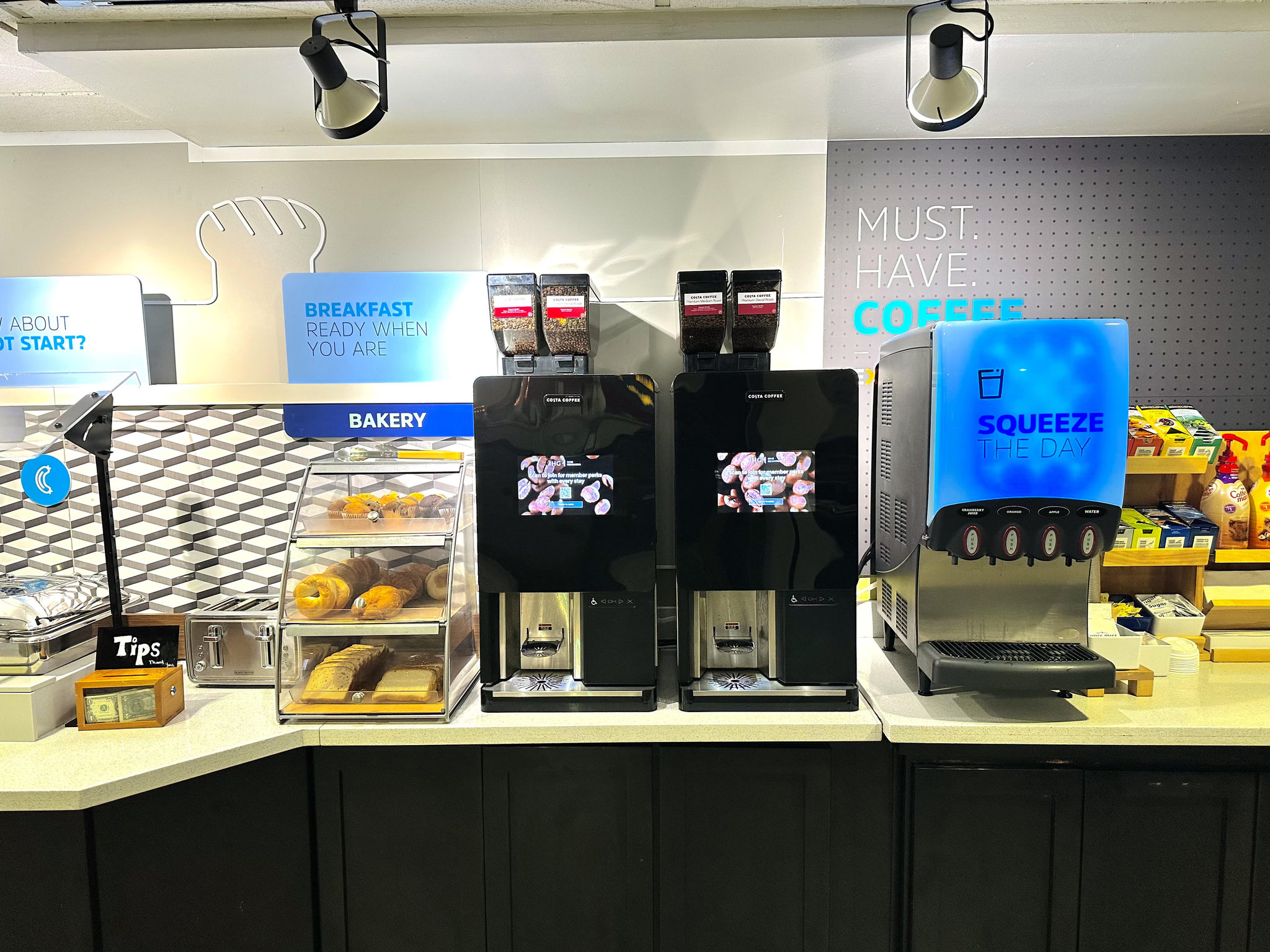 Holiday Inn Express & Suites Fayetteville-Univ of AR Area by IHG Image