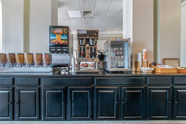 Images Clarion Inn & Suites