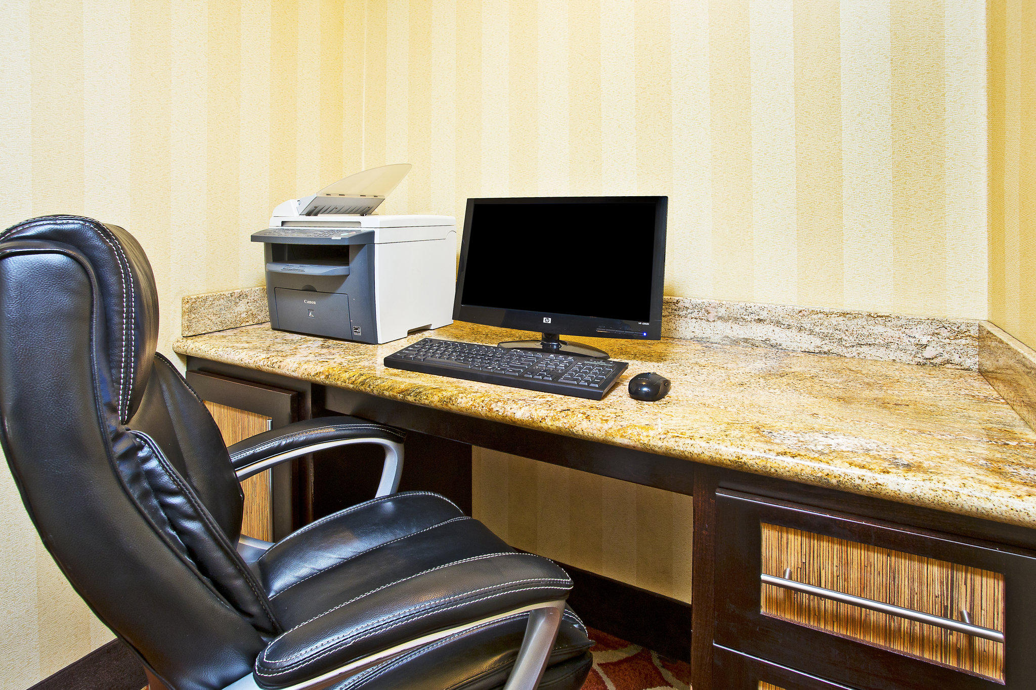 Holiday Inn Express & Suites Wabash by IHG Image