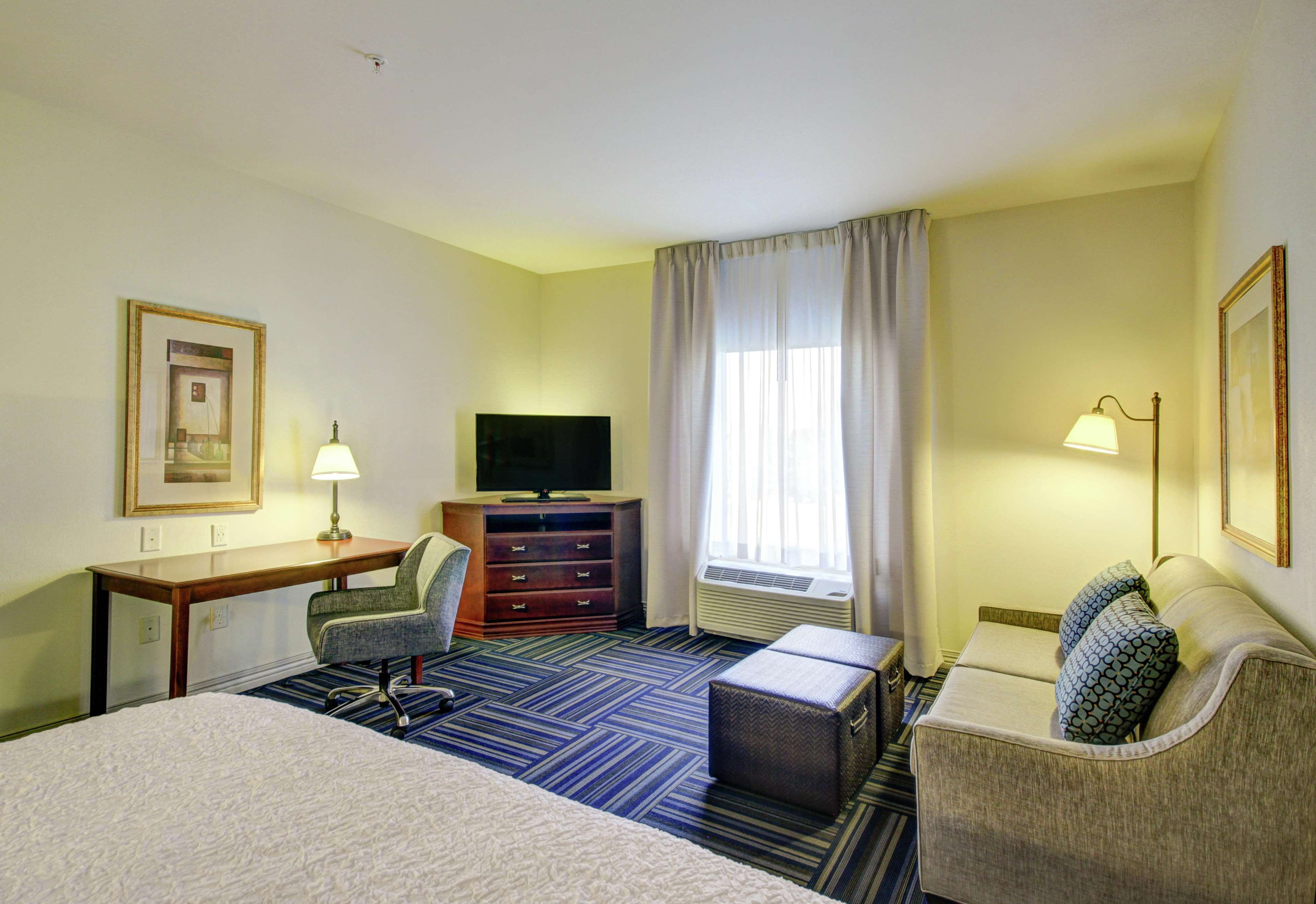 Hampton Inn & Suites Alexandria Photo