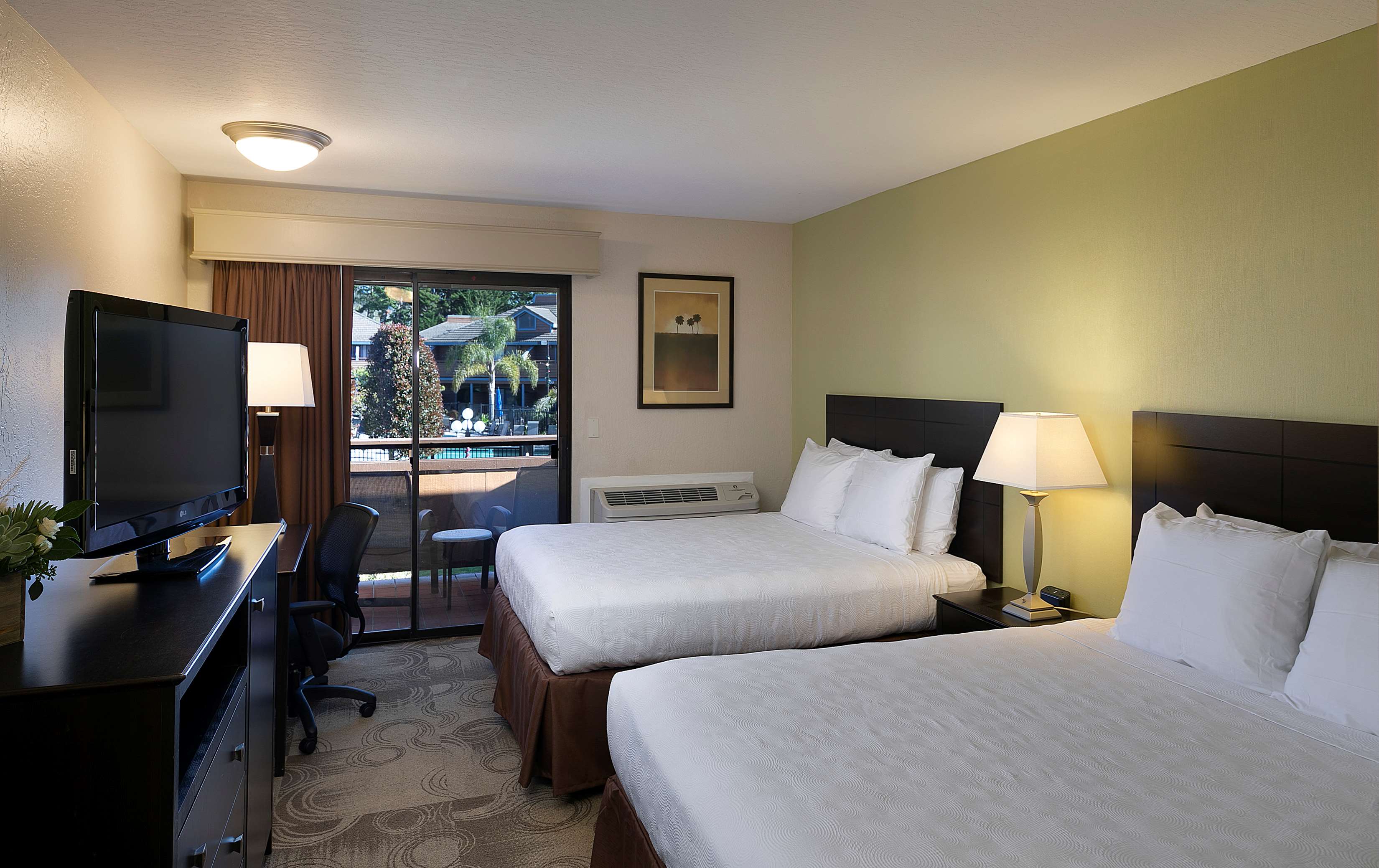 Best Western Seacliff Inn Photo