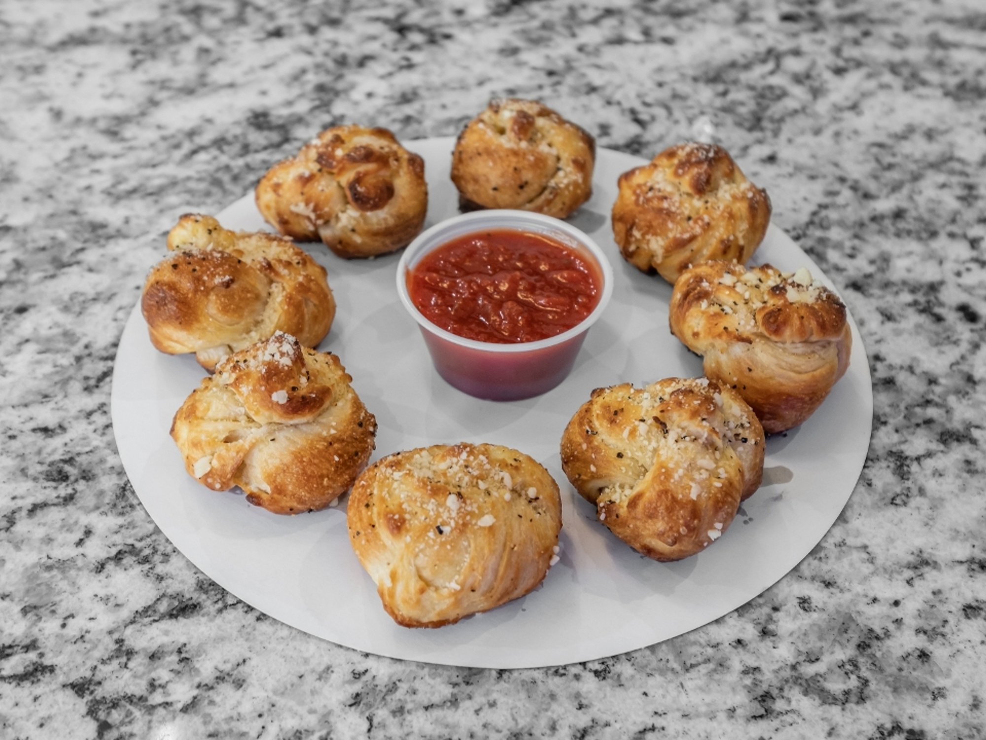 GARLIC KNOTS