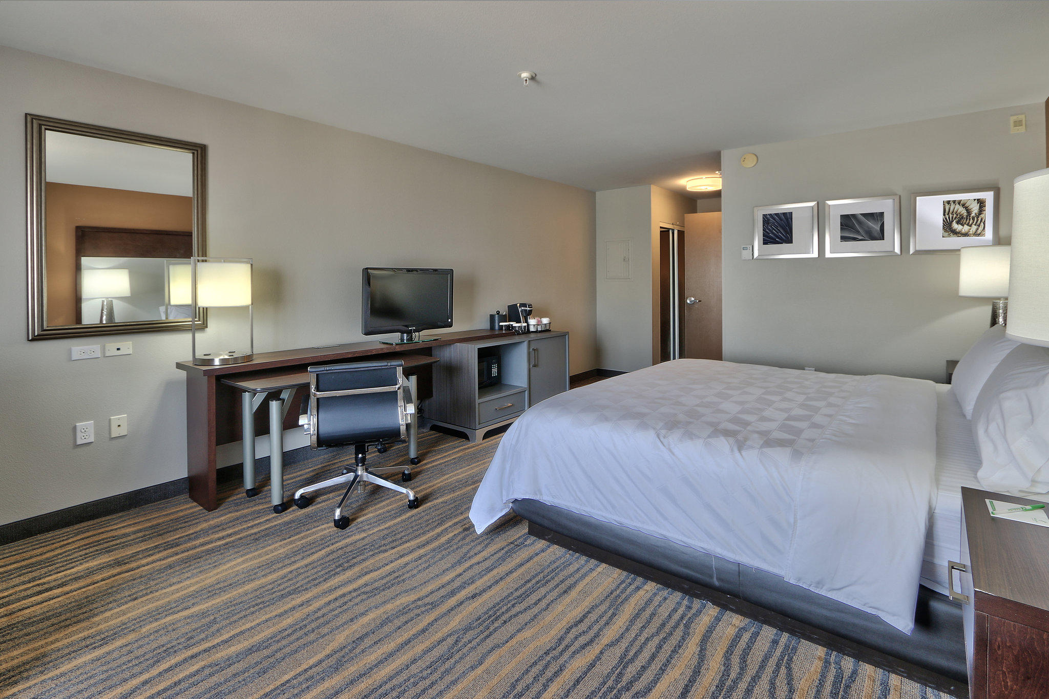 Holiday Inn & Suites Albuquerque-North I-25 Photo