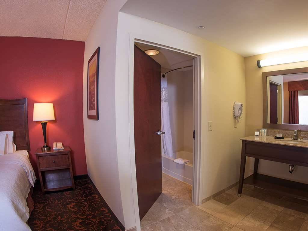 Hampton Inn & Suites Woodstock, VA Image