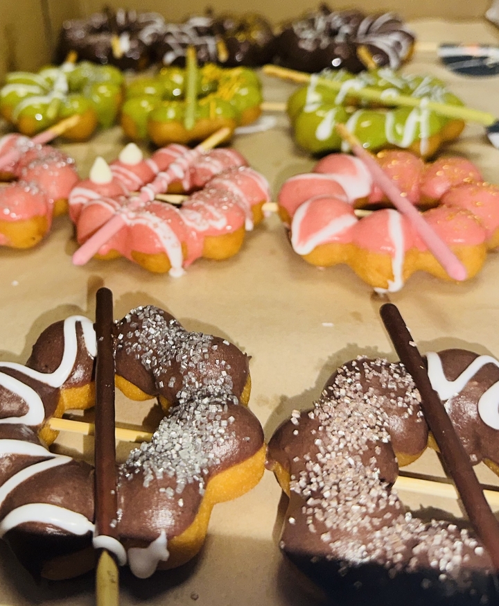 HOLIDAY DONUT BOX (3 FLAVORS)