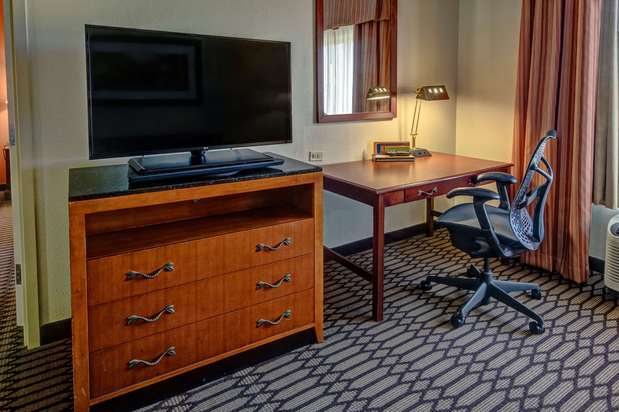Images Hilton Garden Inn Birmingham/Lakeshore Drive