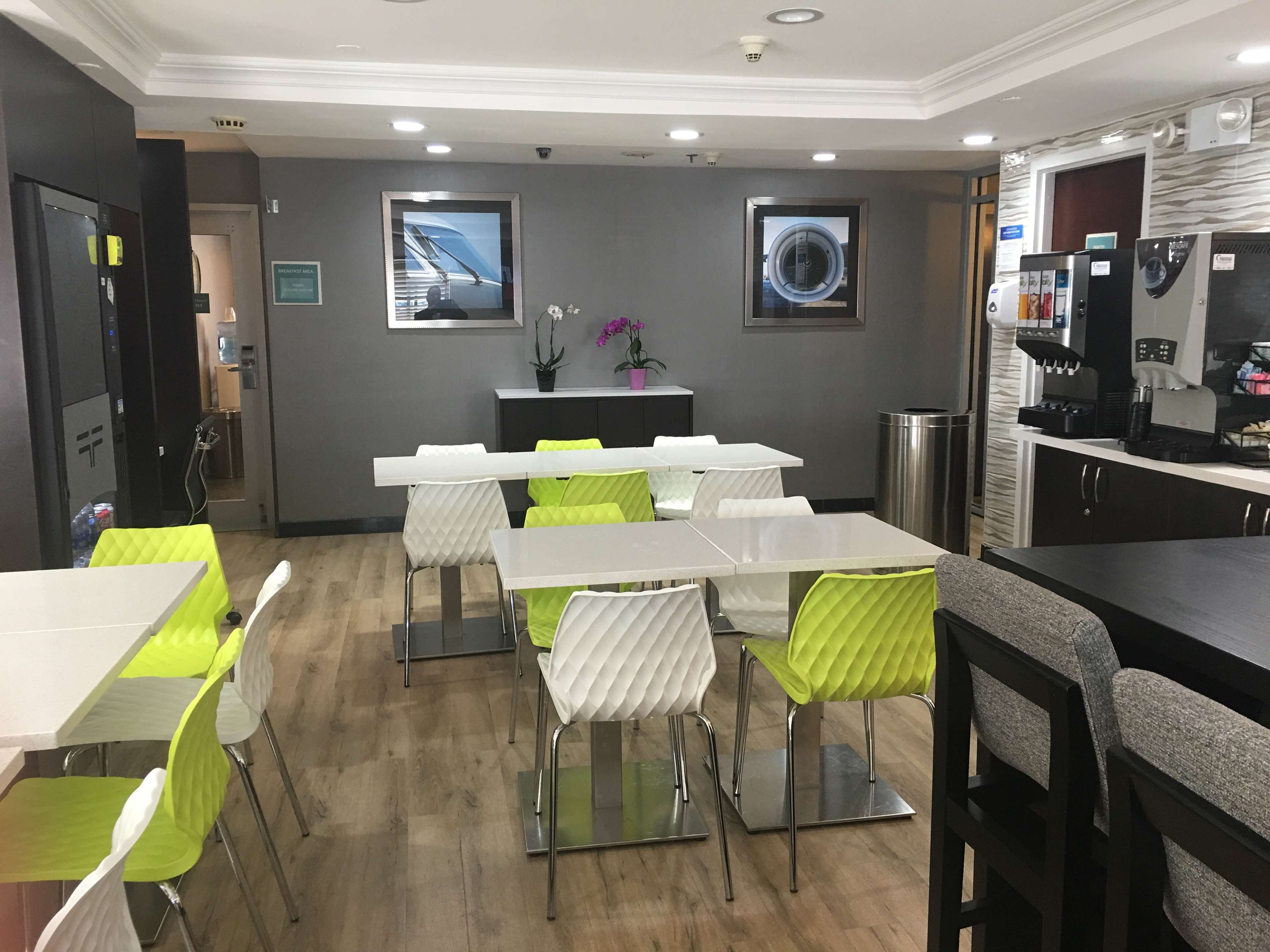 Best Western JFK Airport Hotel Photo