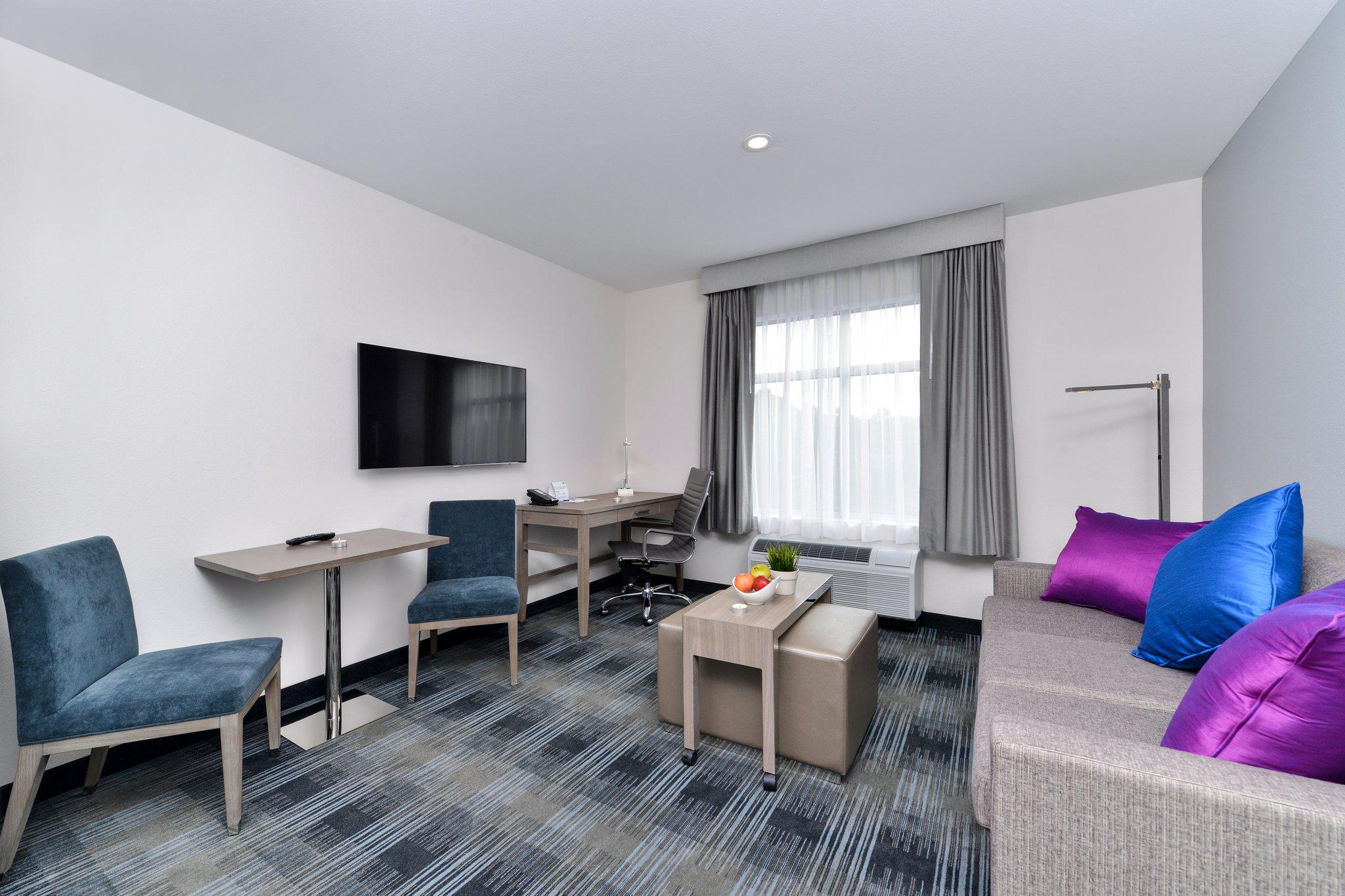 Holiday Inn Express & Suites San Diego - Mission Valley Photo