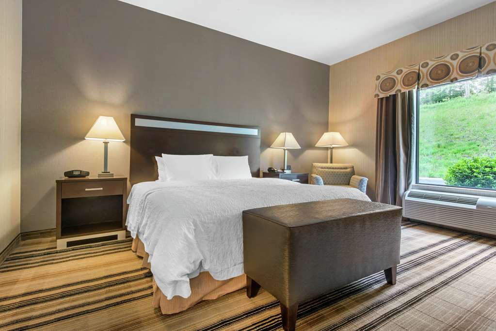 Hampton Inn Meadville Image