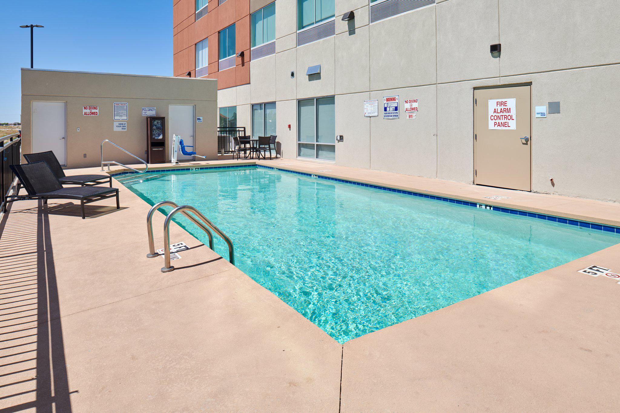 Holiday Inn Express & Suites El Paso East-Loop 375 Photo