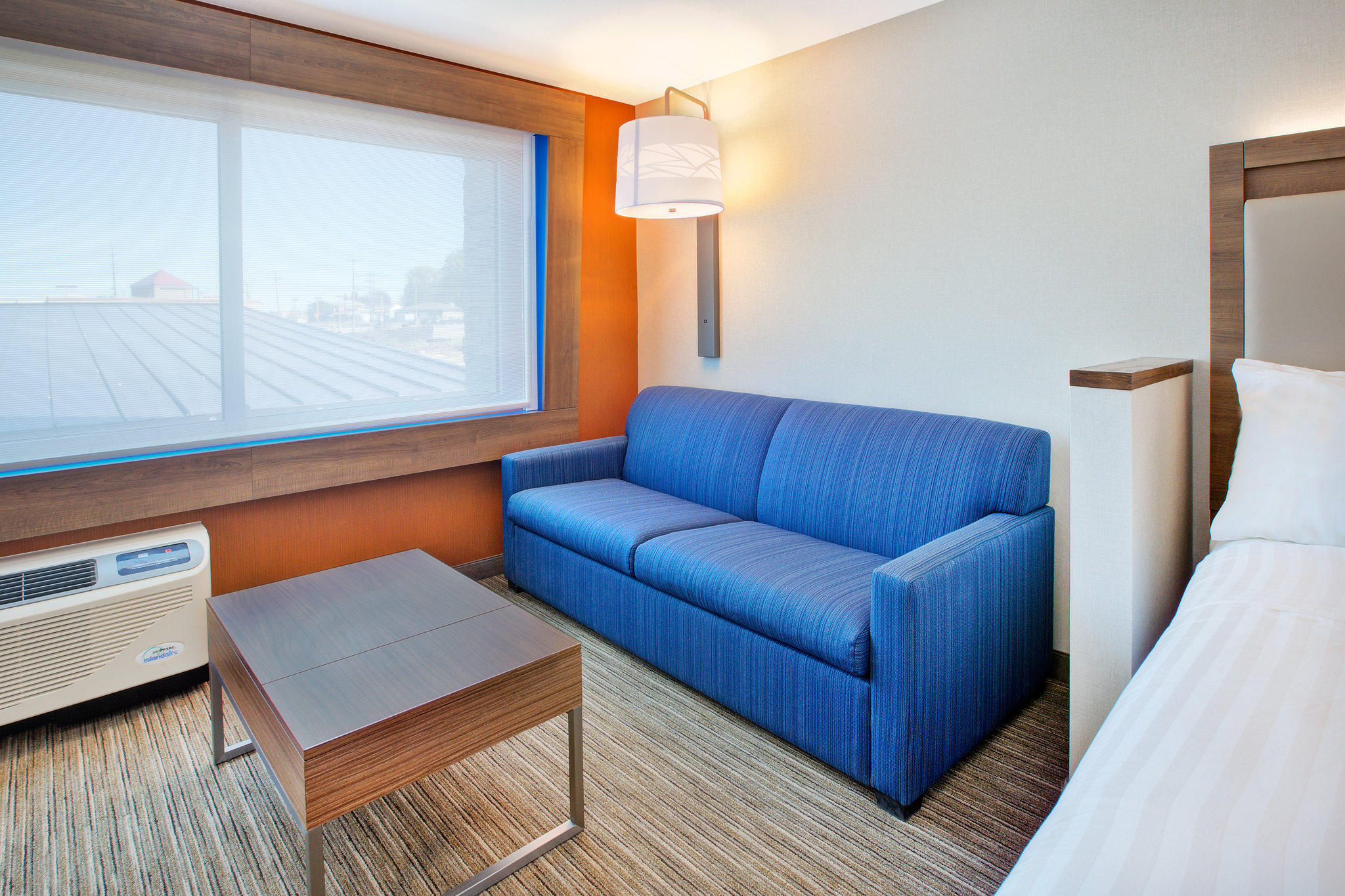 Holiday Inn Express & Suites New Castle Photo