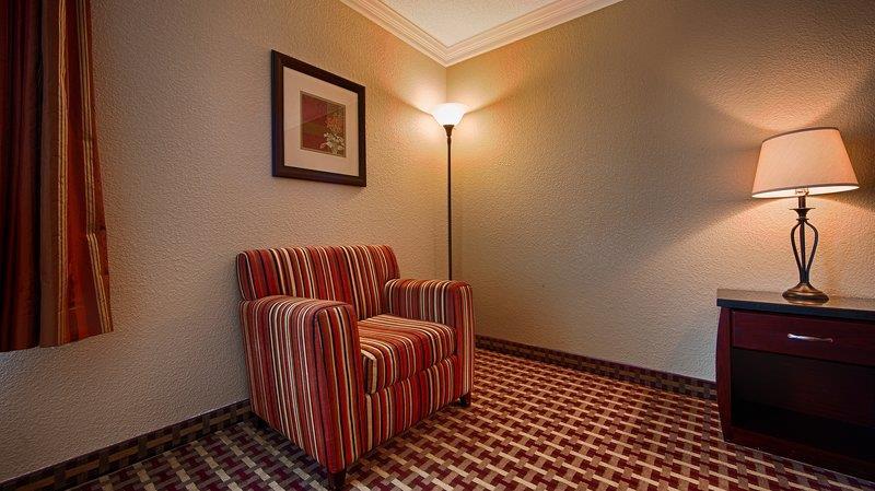 Best Western Johnson City Hotel & Conference Center Photo