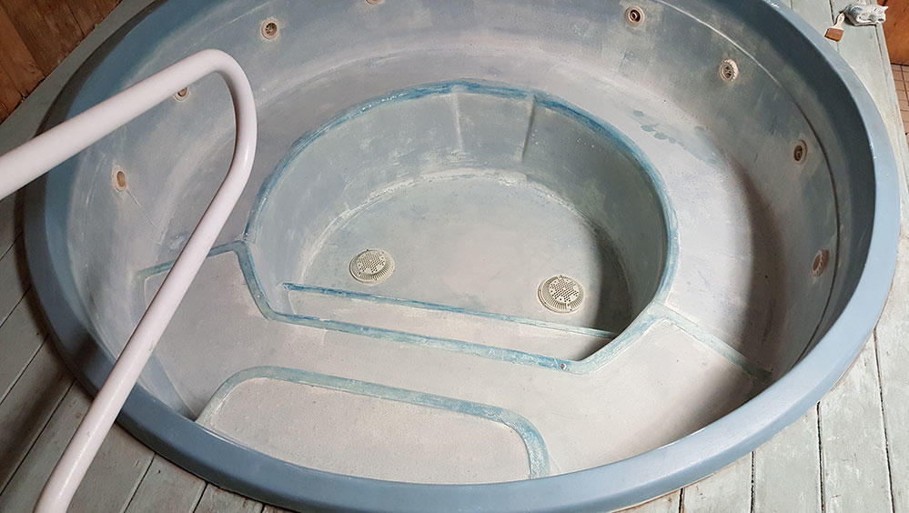 Affordable Bathtub Repair Photo