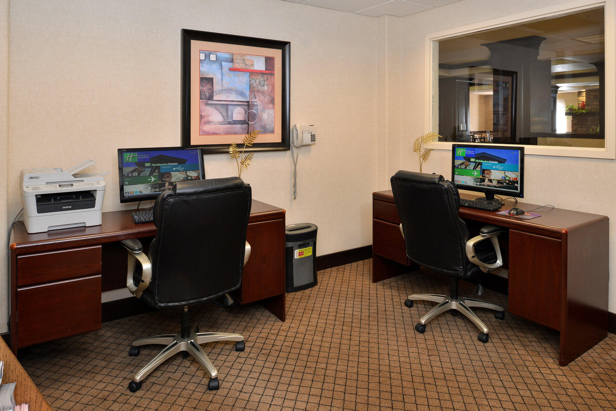 Holiday Inn Express & Suites Lincoln-Roseville Area Photo