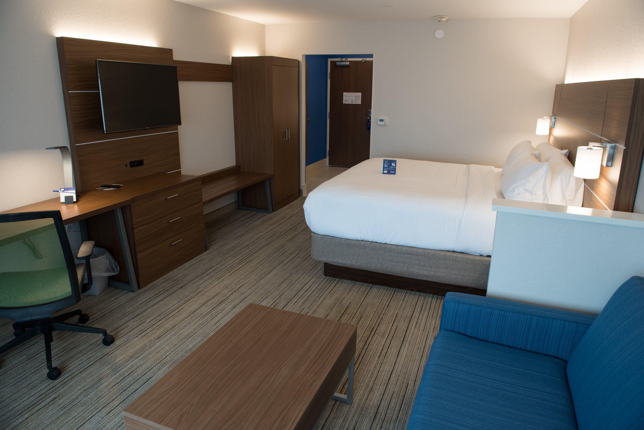 Holiday Inn Express & Suites Dayton North Photo