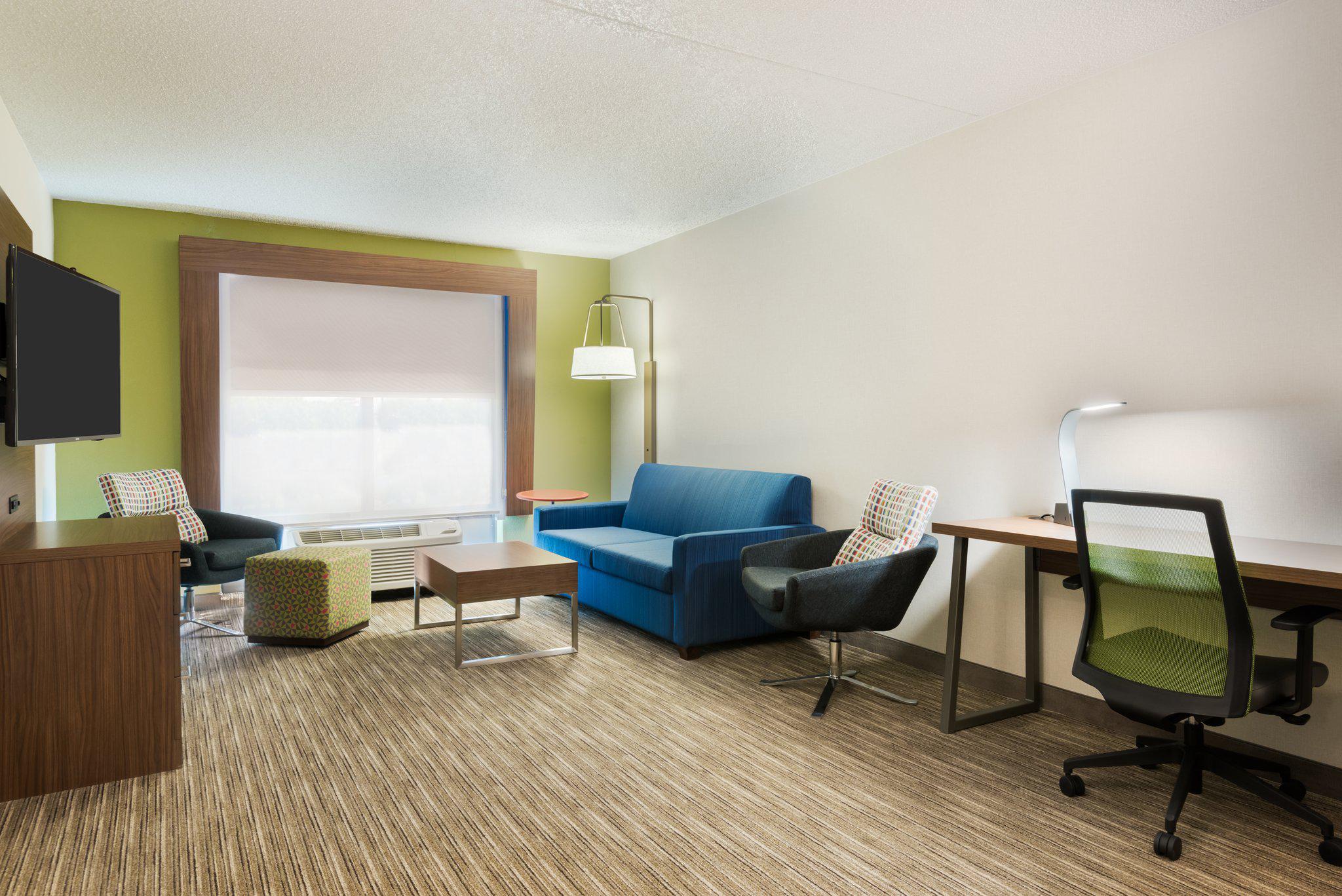 Holiday Inn Express & Suites Bentonville Photo