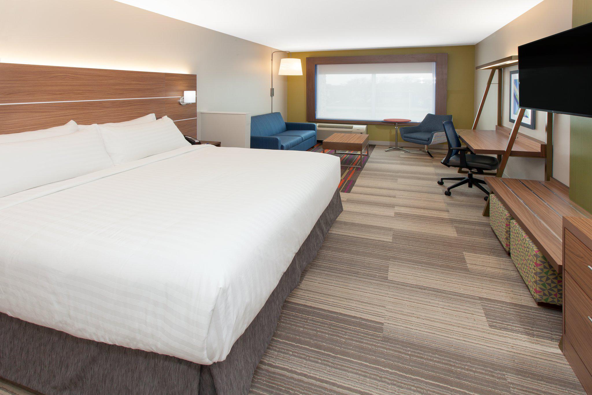 Holiday Inn Express & Suites Sterling Heights-Detroit Area Photo