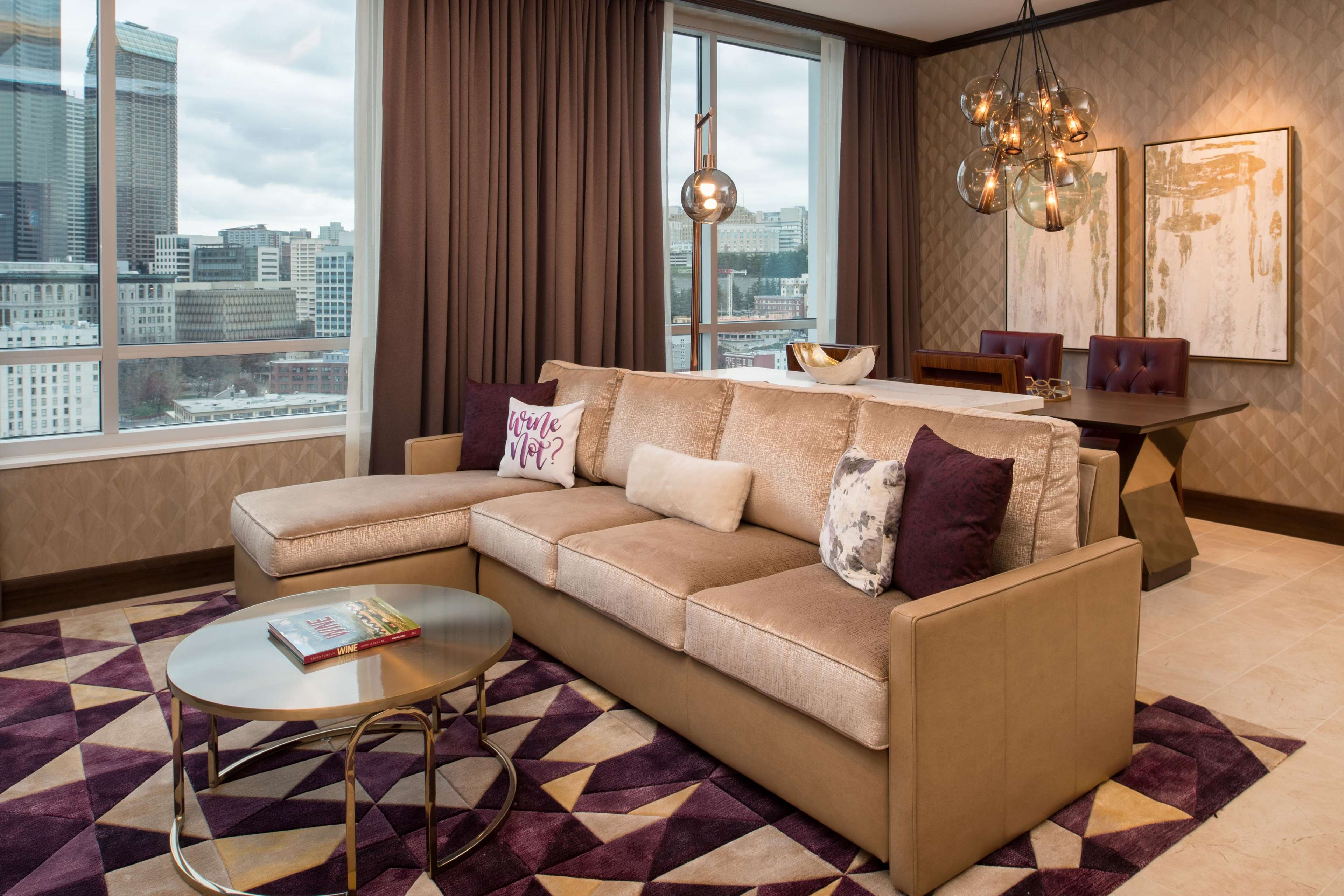 Embassy Suites by Hilton Seattle Downtown Pioneer Square Photo