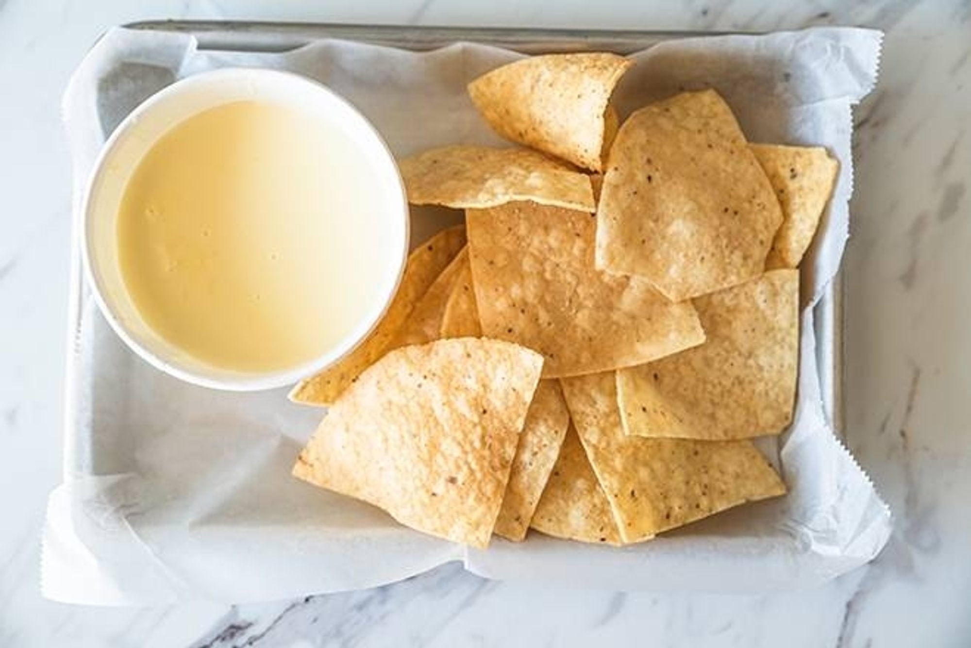 2 oz queso dip