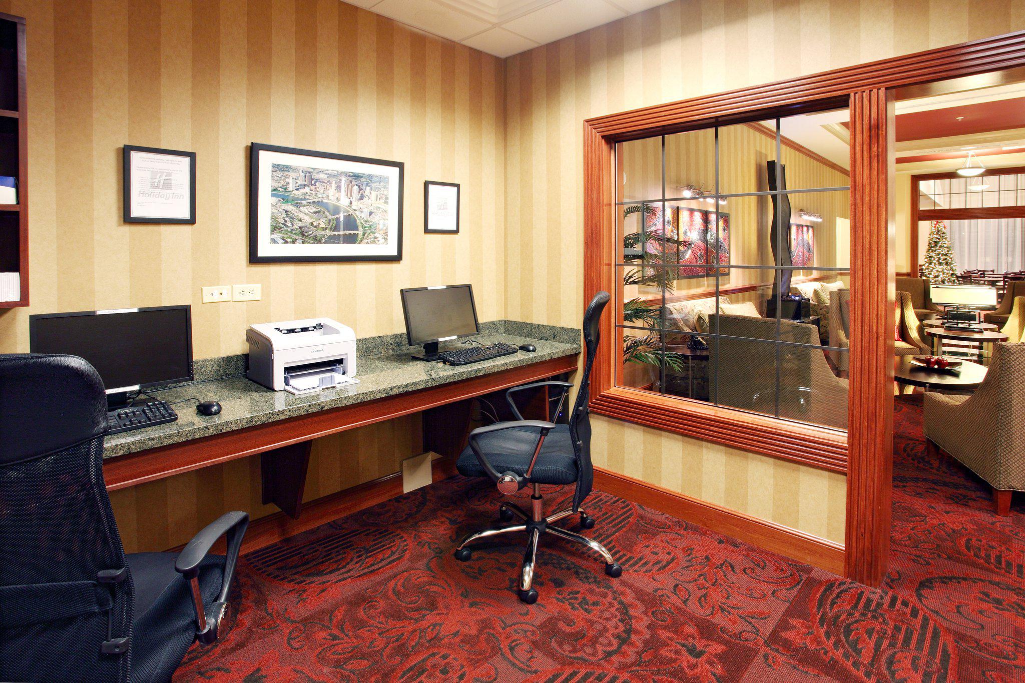 Holiday Inn Express & Suites Columbus Univ Area - OSU Photo