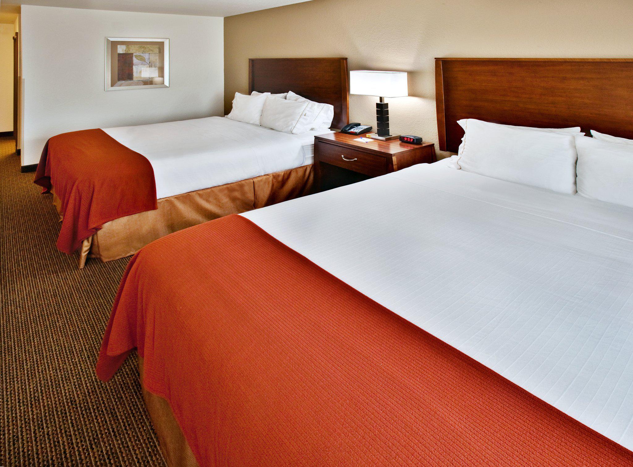 Holiday Inn Express & Suites Dubuque-West Photo