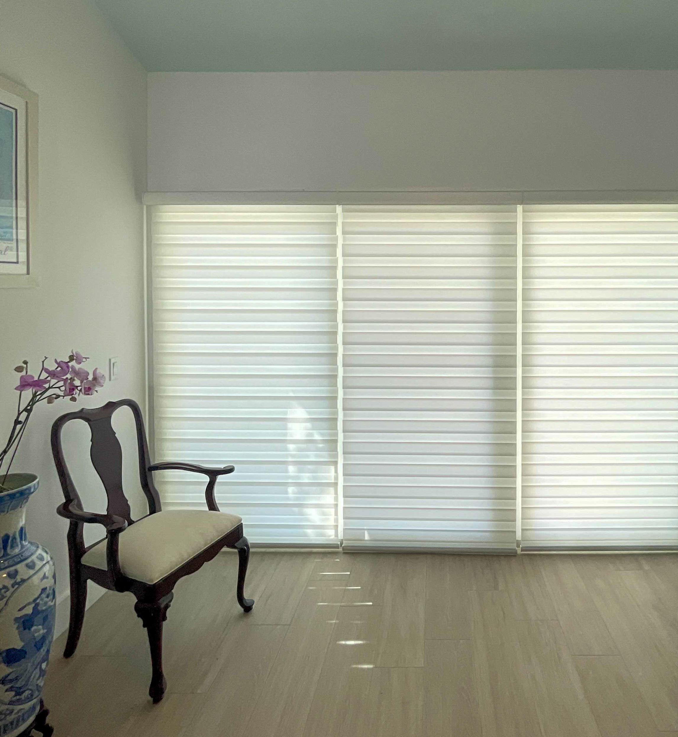 Less is more in this Vero Beach home. Each design element contributes to this lovely serene feel, and the drops of sunlight spilling in through the window shades are the cherry on top!