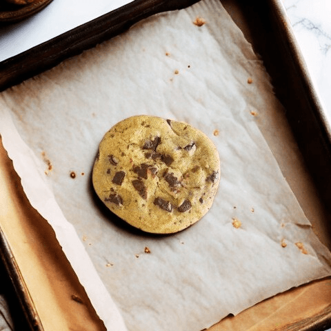 (1 PC) FRESHLY BAKED CHOCOLATE CHIP COOKIE