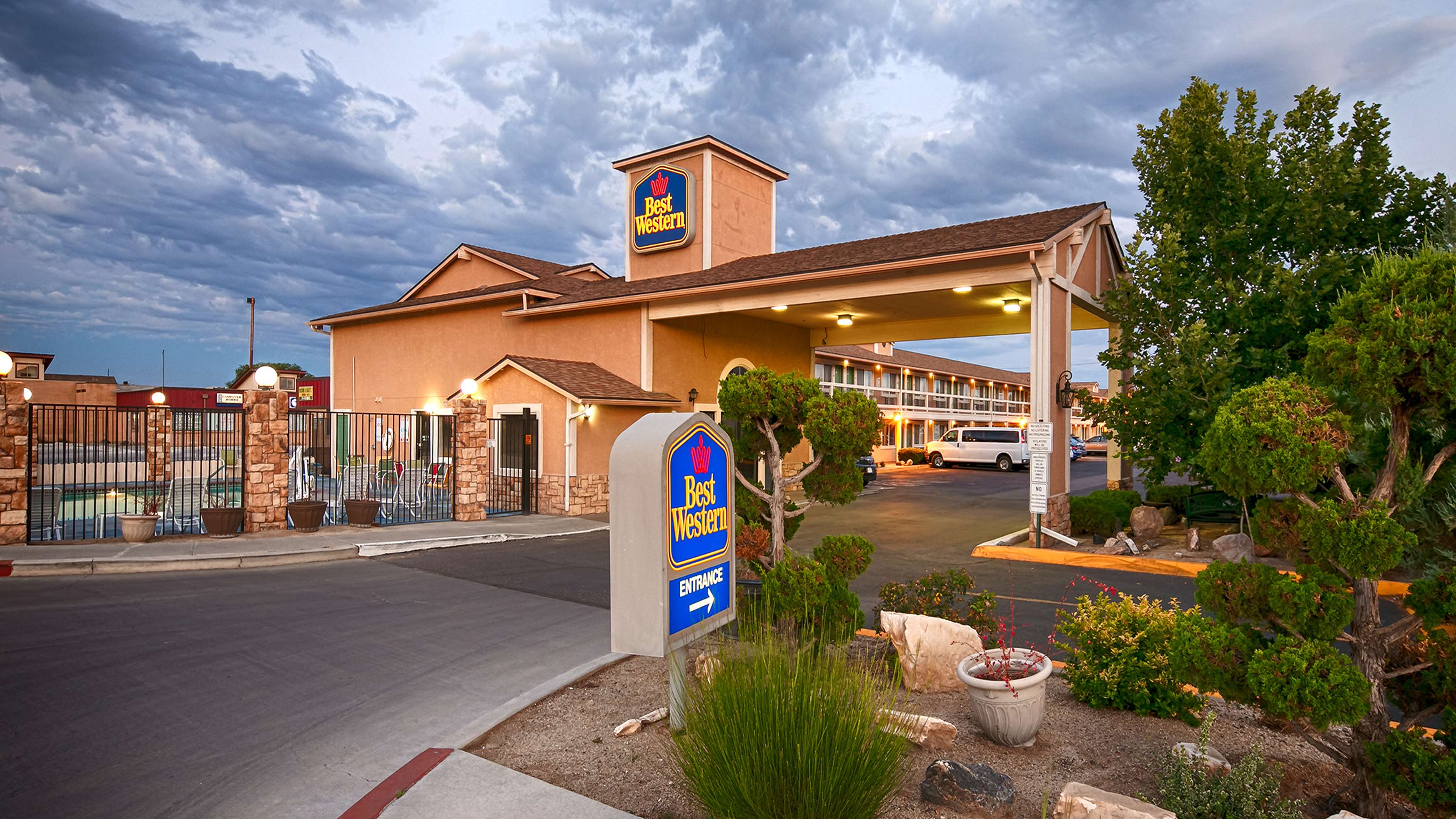 Best Western Fallon Inn & Suites in Fallon, NV (775) 4236...