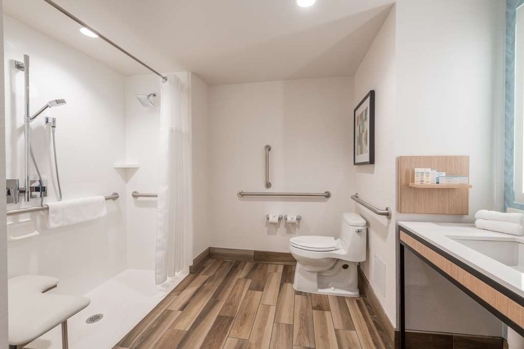 Hilton Garden Inn Boston Canton Image