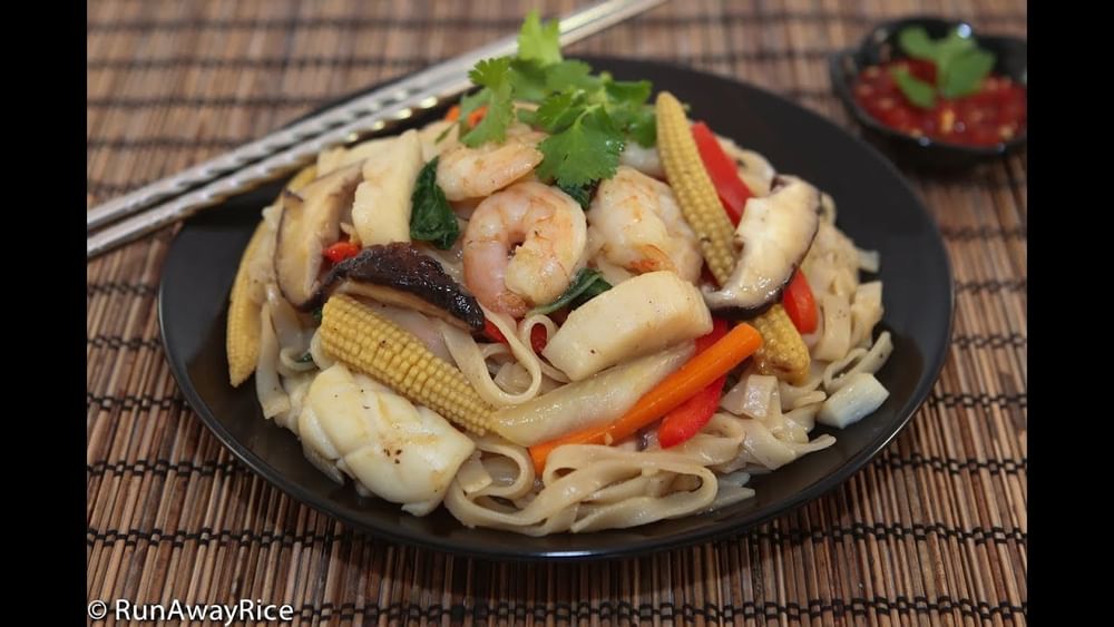 20. Pho Xao Do Bien