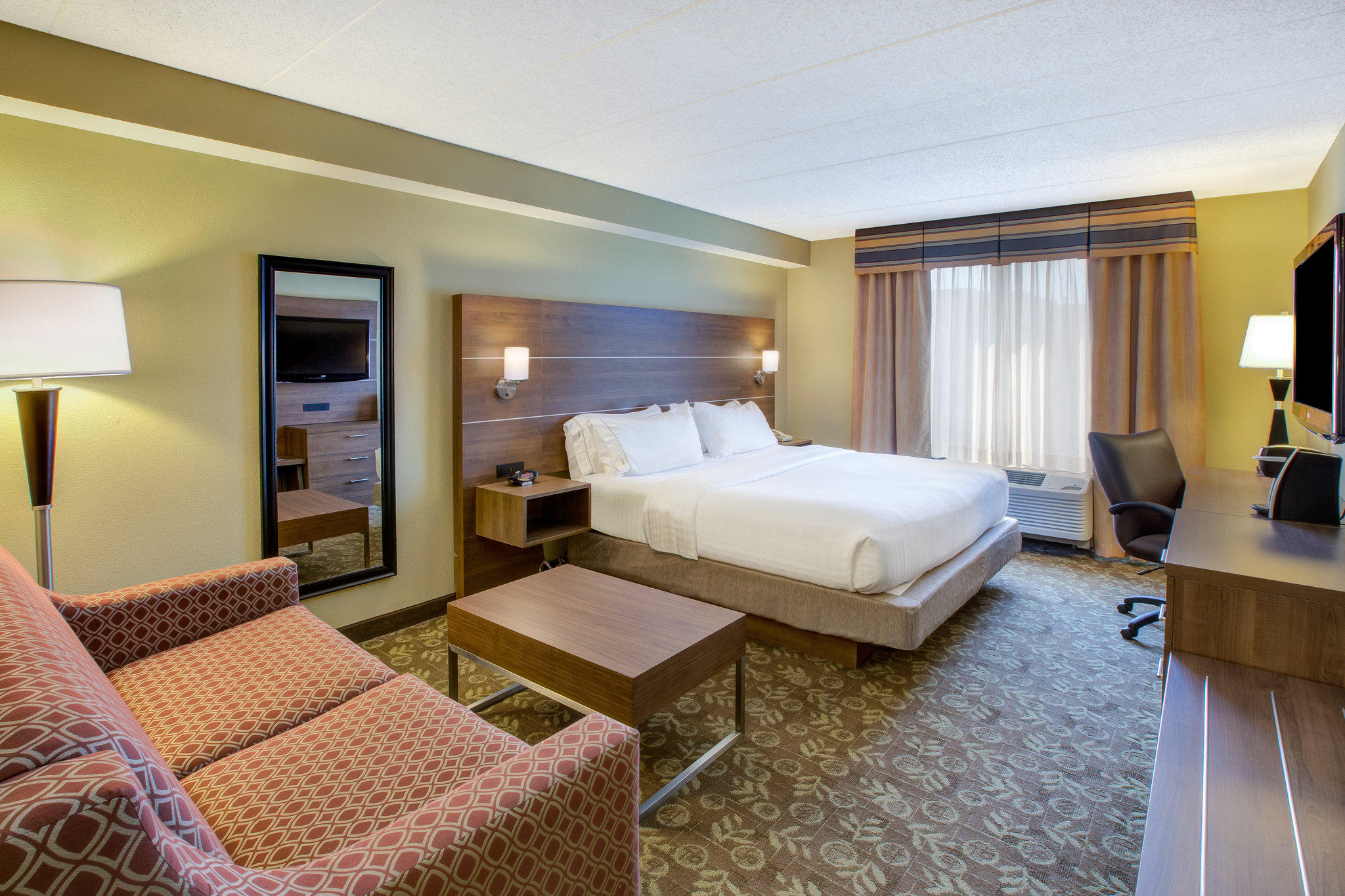 Holiday Inn Express & Suites Fort Wayne Photo