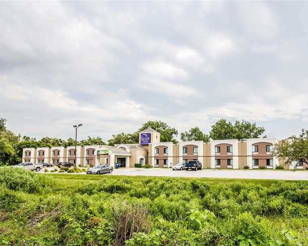 Images Sleep Inn & Suites Airport
