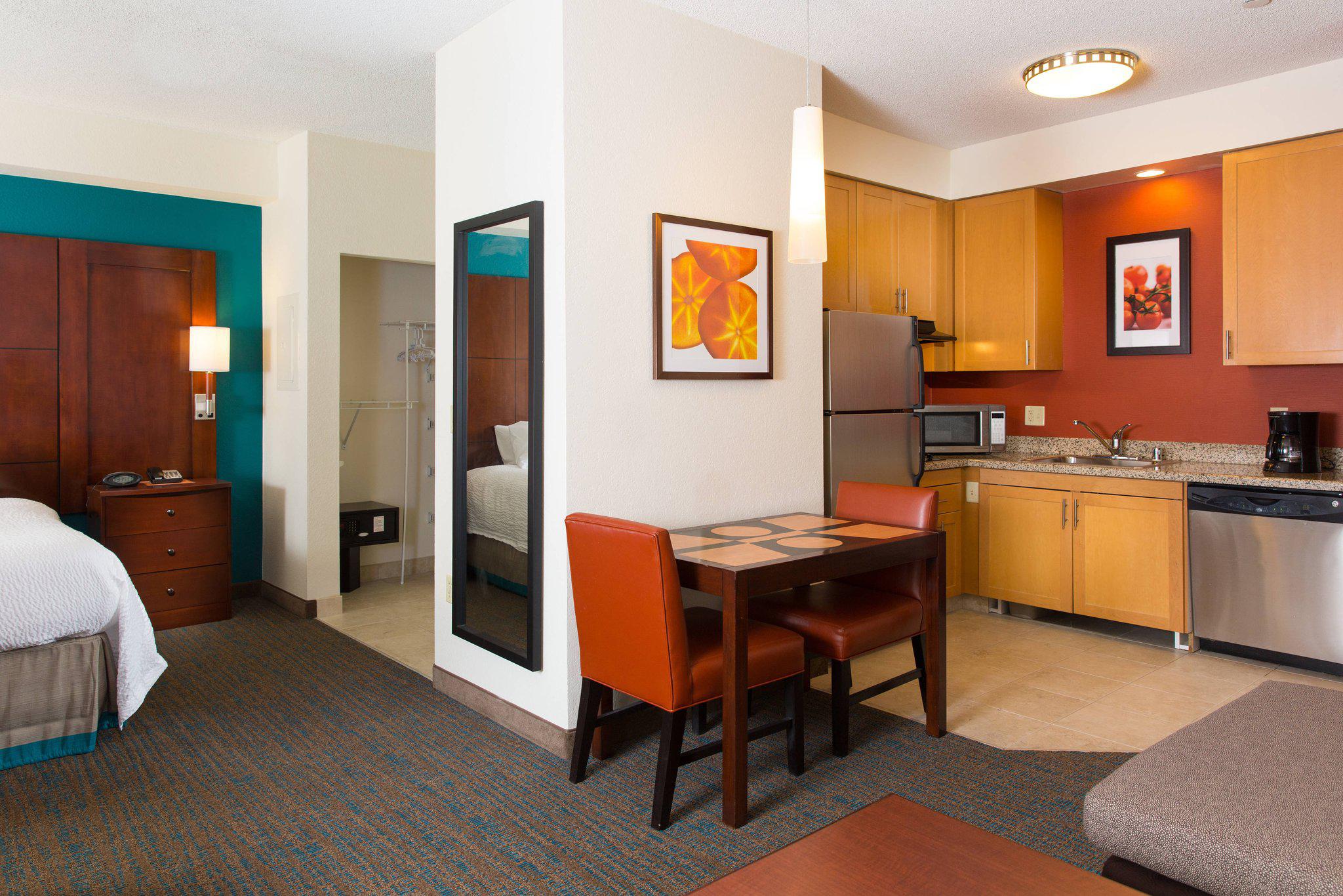 Residence Inn by Marriott Kansas City Airport Photo