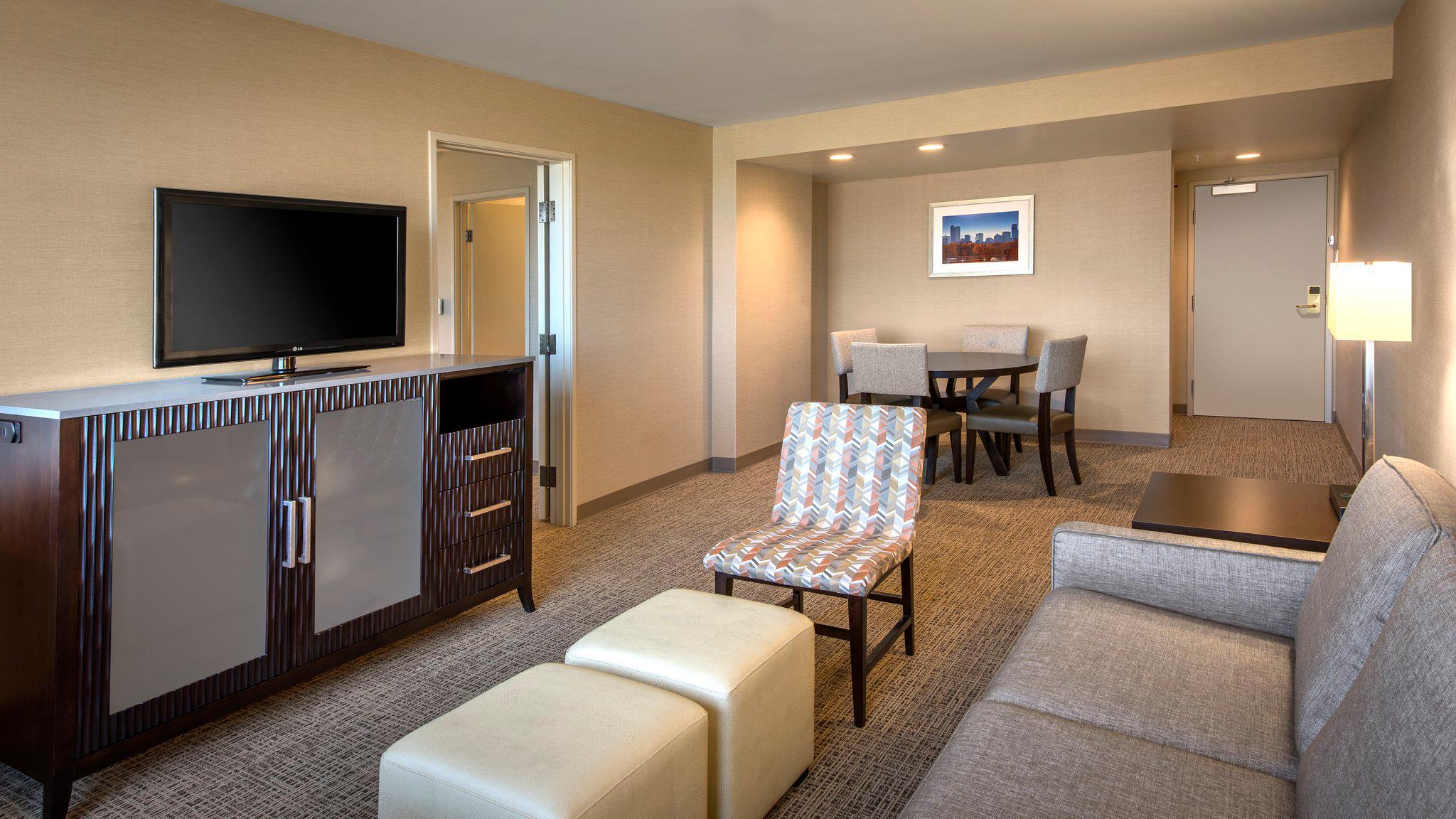 Holiday Inn Denver Lakewood Photo