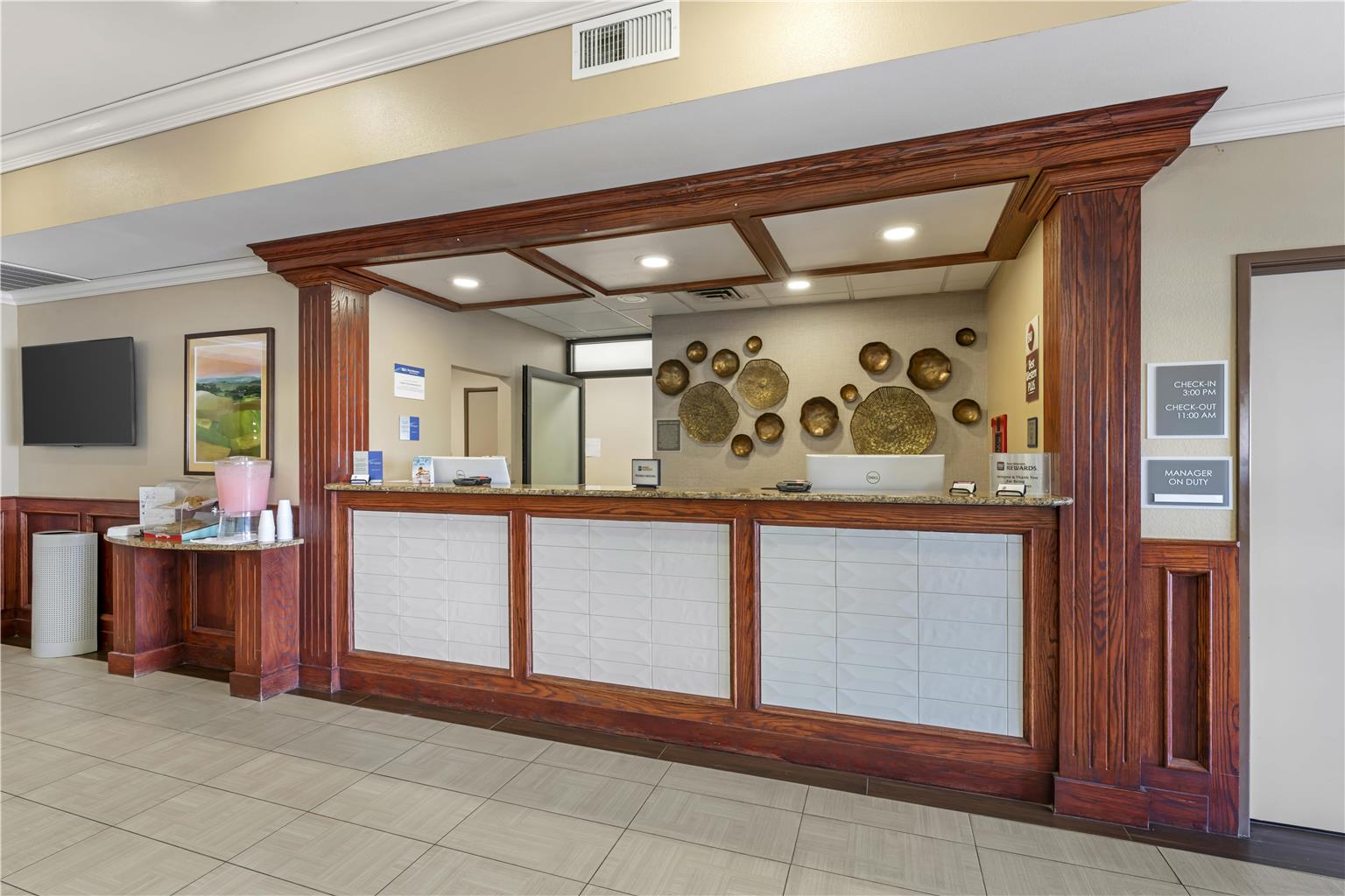 Best Western Plus Butterfield Inn Image