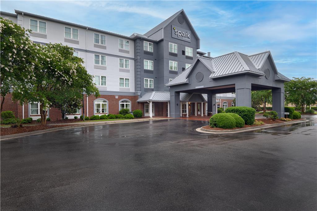 Spark by Hilton Summerville Logo