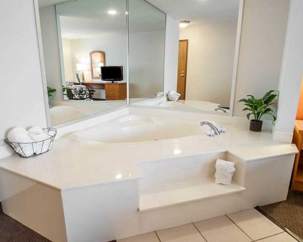 Images Sleep Inn & Suites Lake of the Ozarks