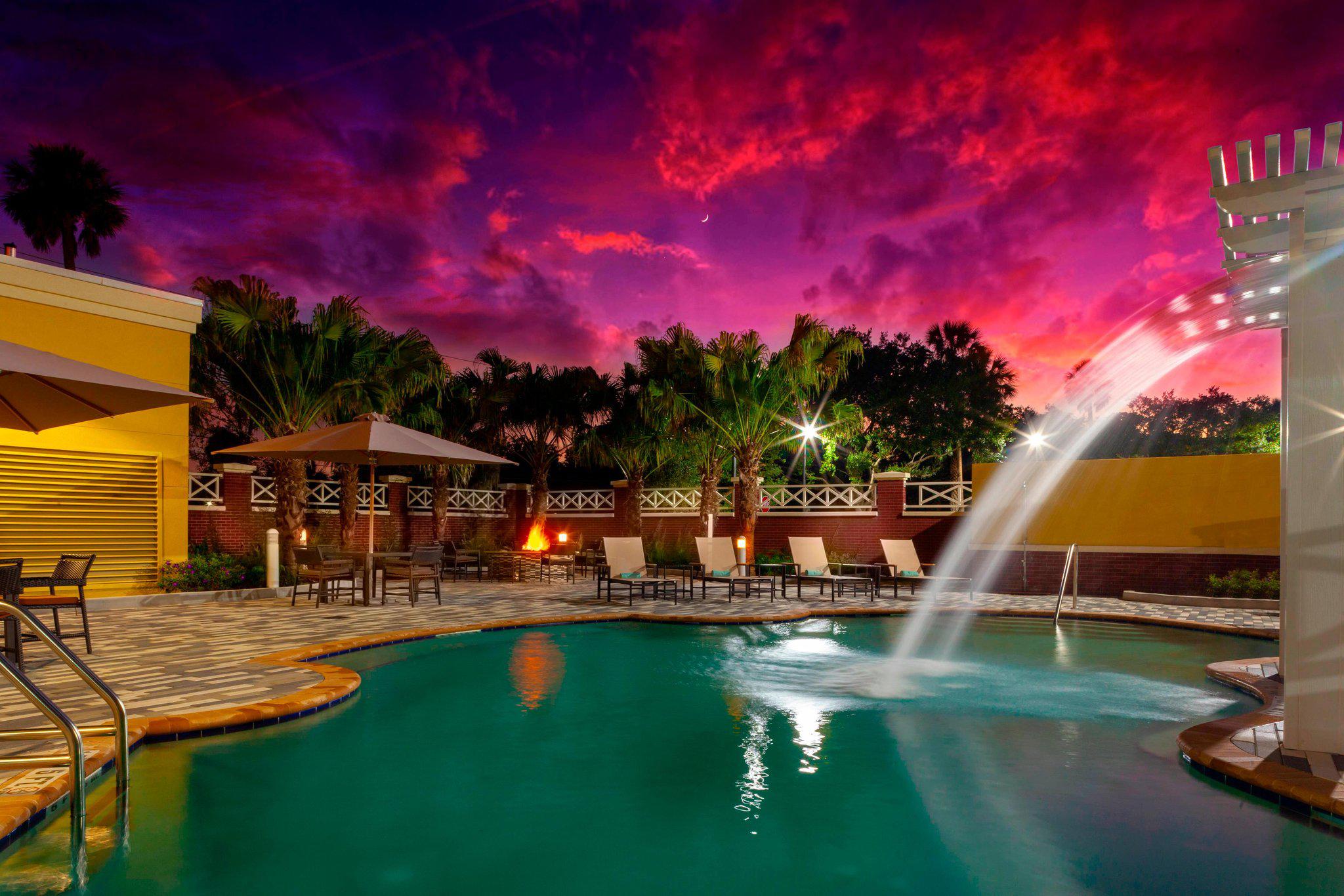 Courtyard by Marriott DeLand Historic Downtown Photo