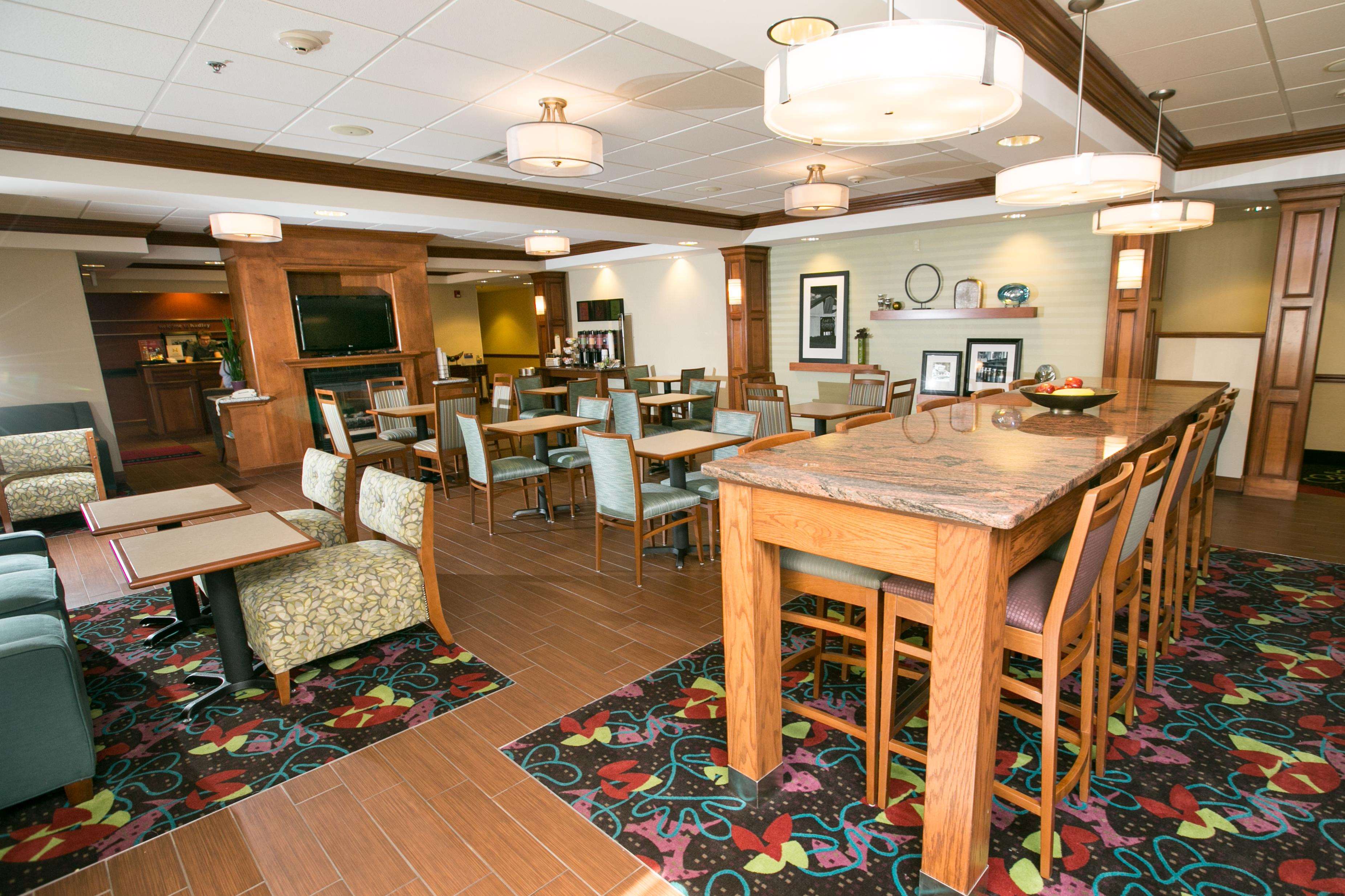 Hampton Inn Hadley-Amherst Area Photo