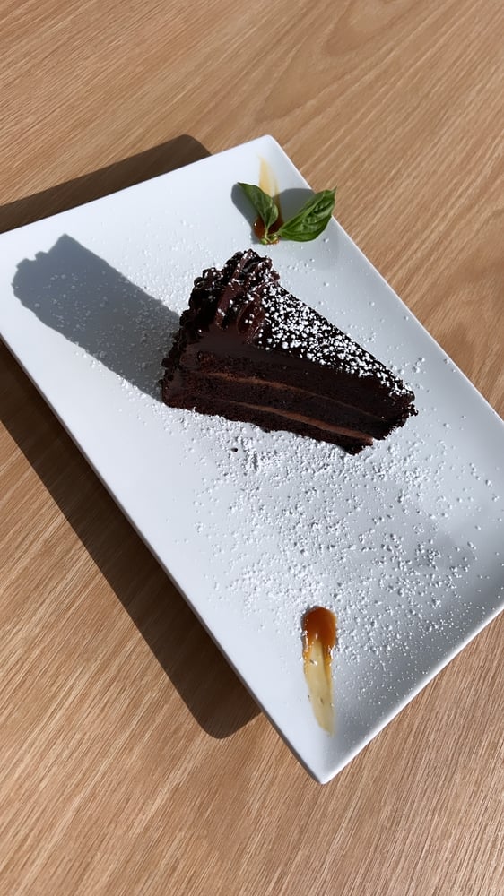 CHOCOLATE CAKE SLICE