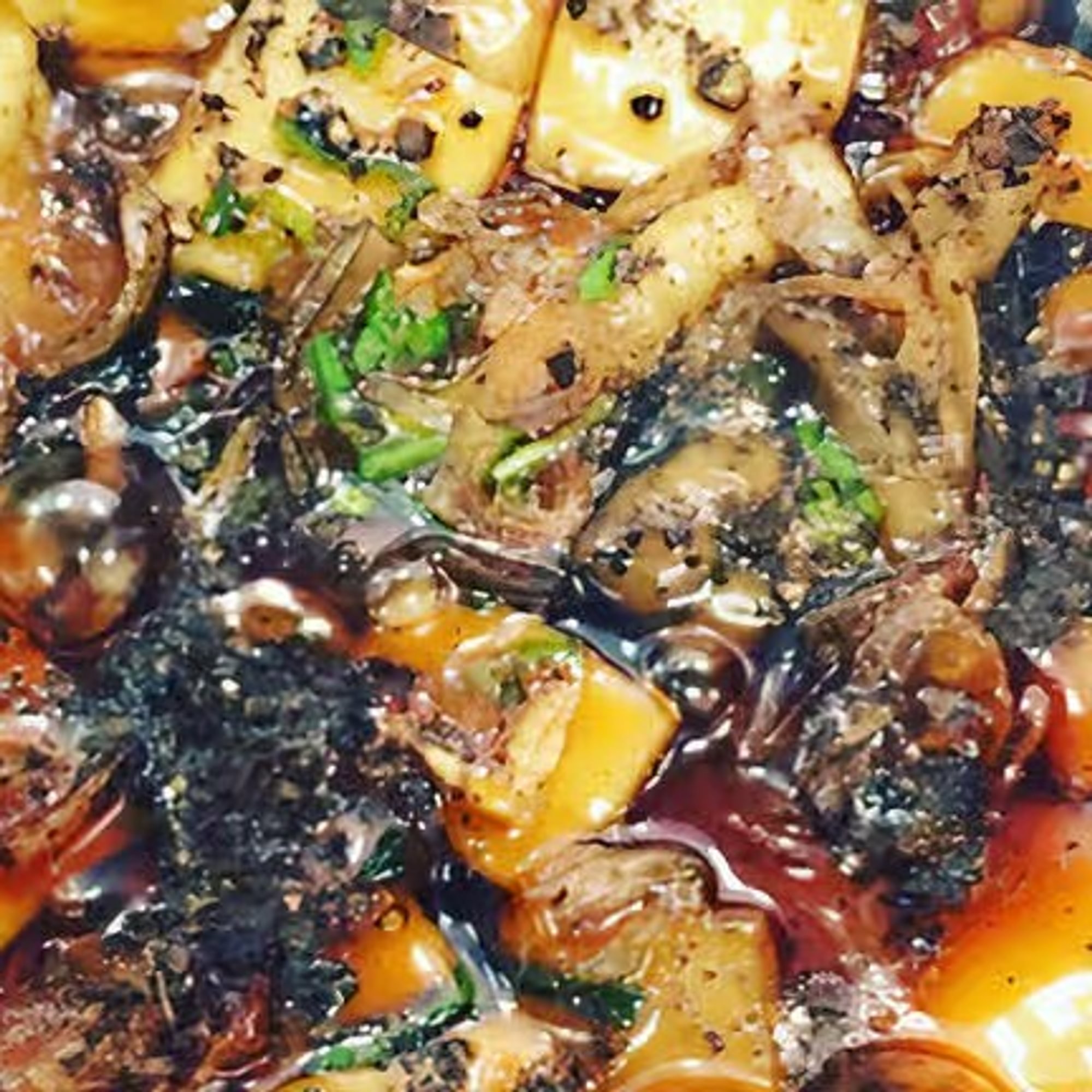 F3. Caramelized Tofu & Mushroom in Clay Pot