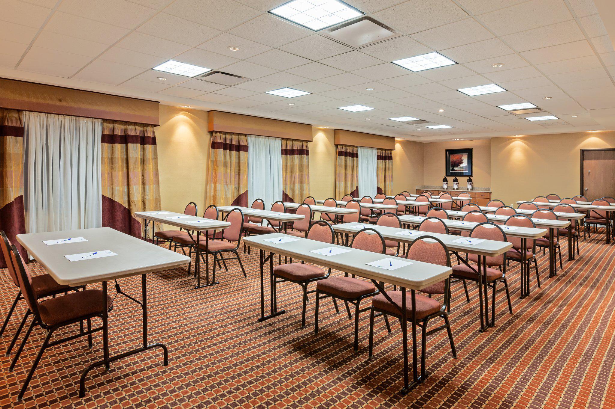 Holiday Inn Express & Suites Laredo-Event Center Area Photo