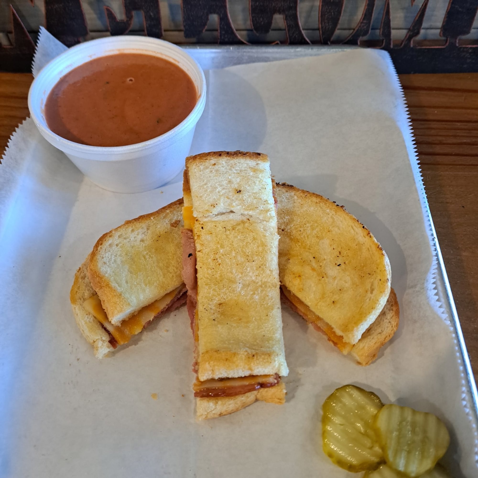 MEDIUM TOMATO BISQUE & GRILLED CHEESE & DRINK SPECIAL
