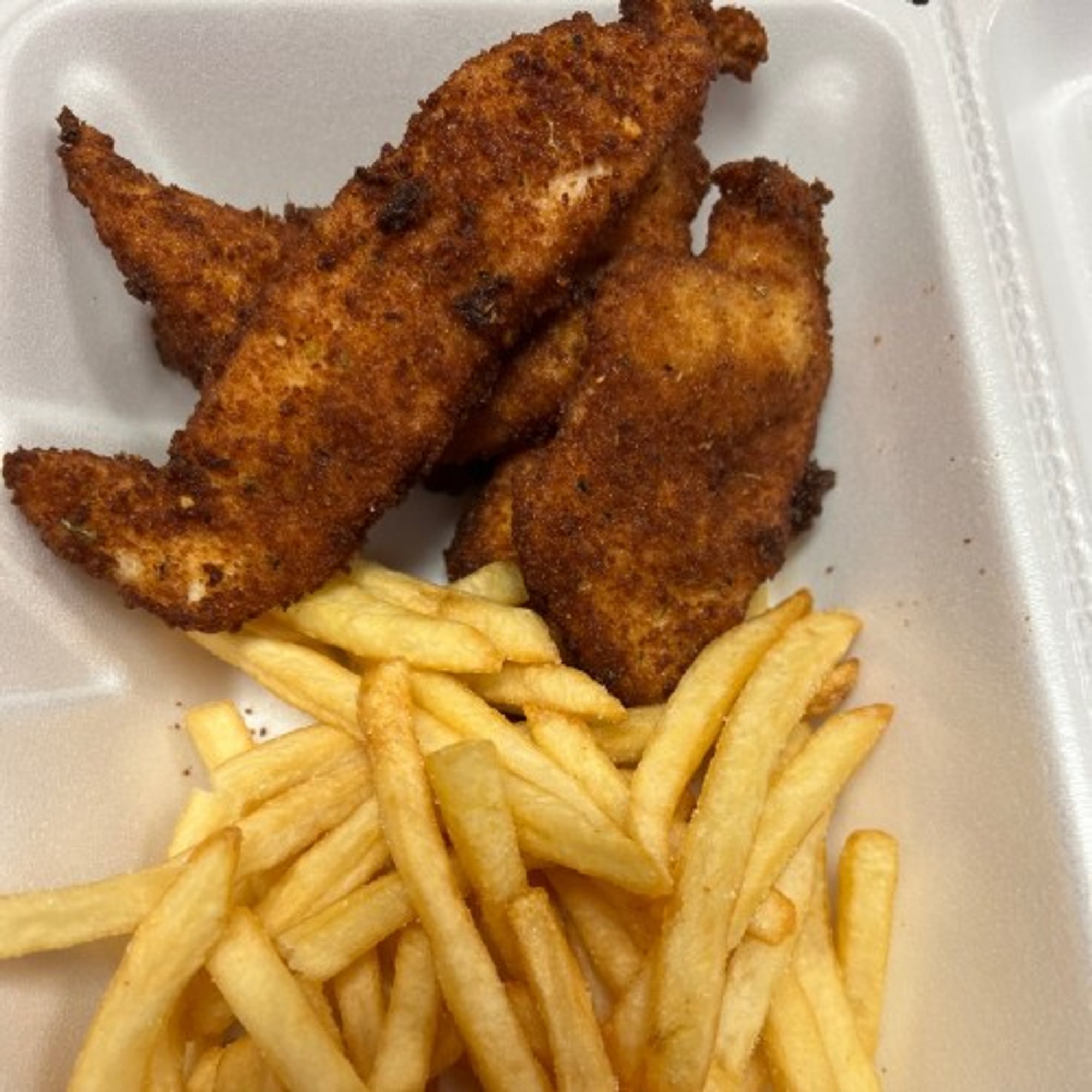 Tires De Pollo con Papa Fritas/Chicken Tenders With Fries