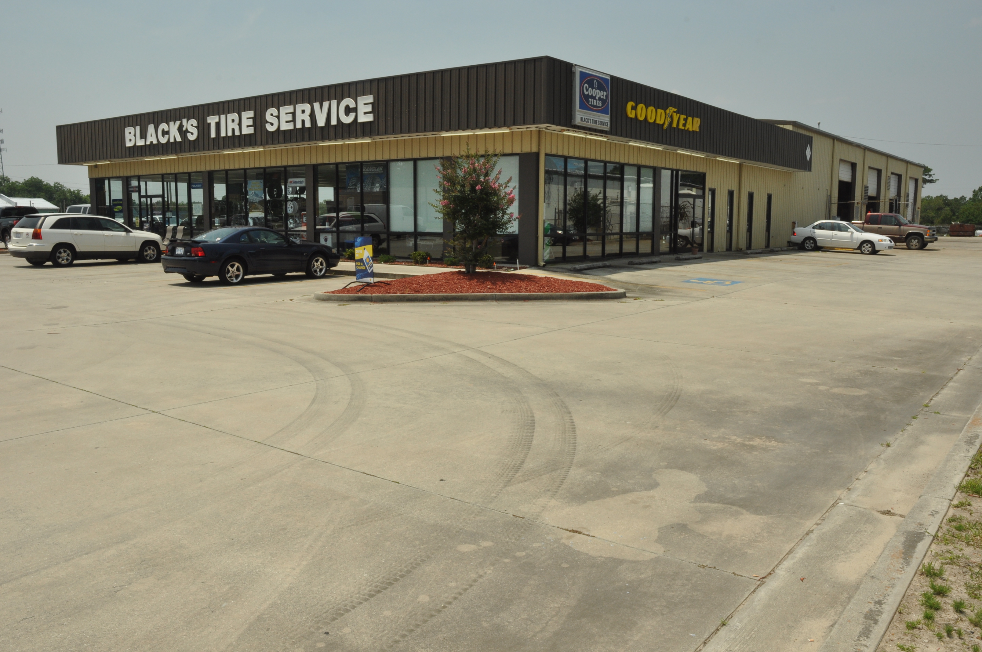 Black's Tire & Auto Services Photo