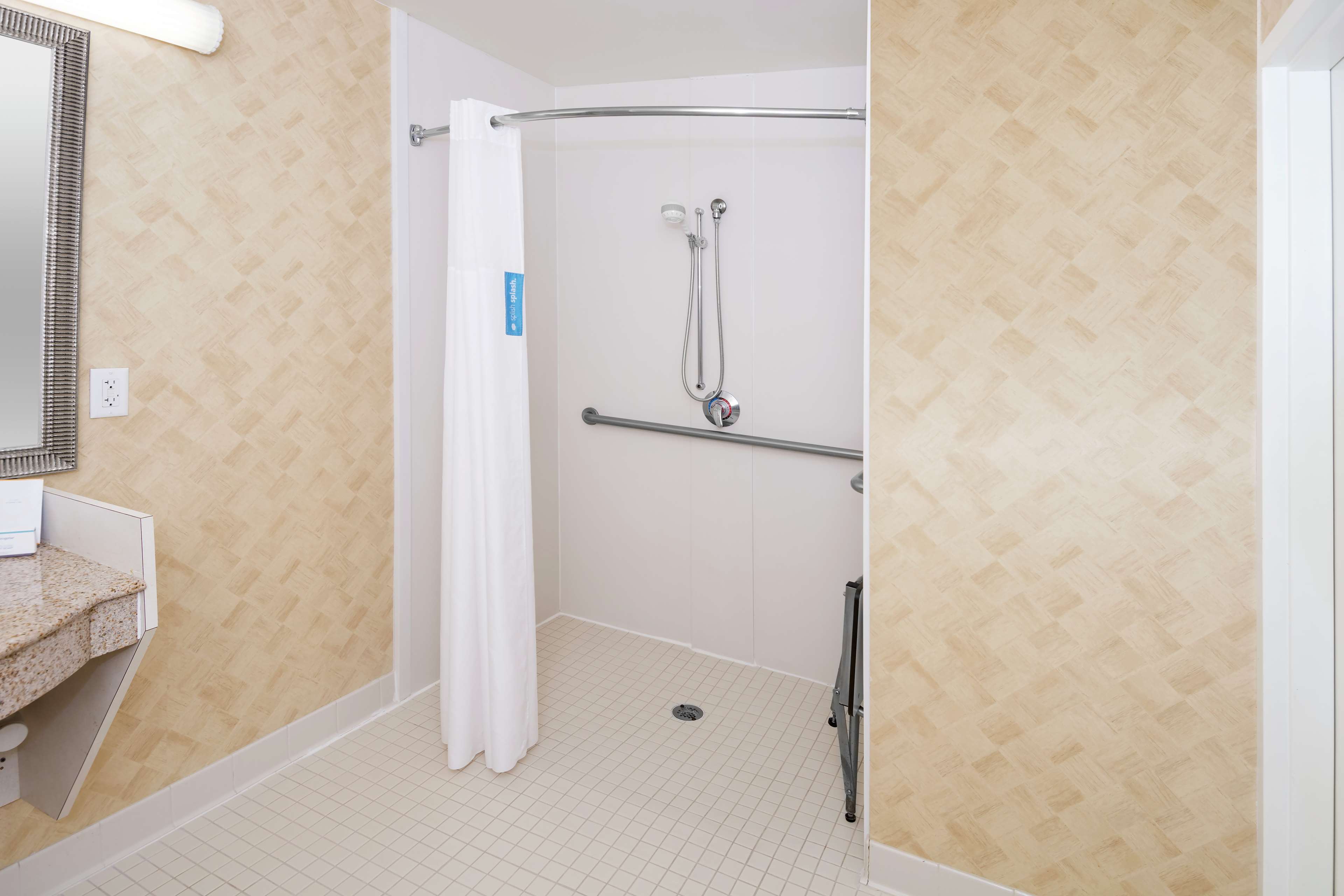 Hampton Inn & Suites Jacksonville Deerwood Park Photo