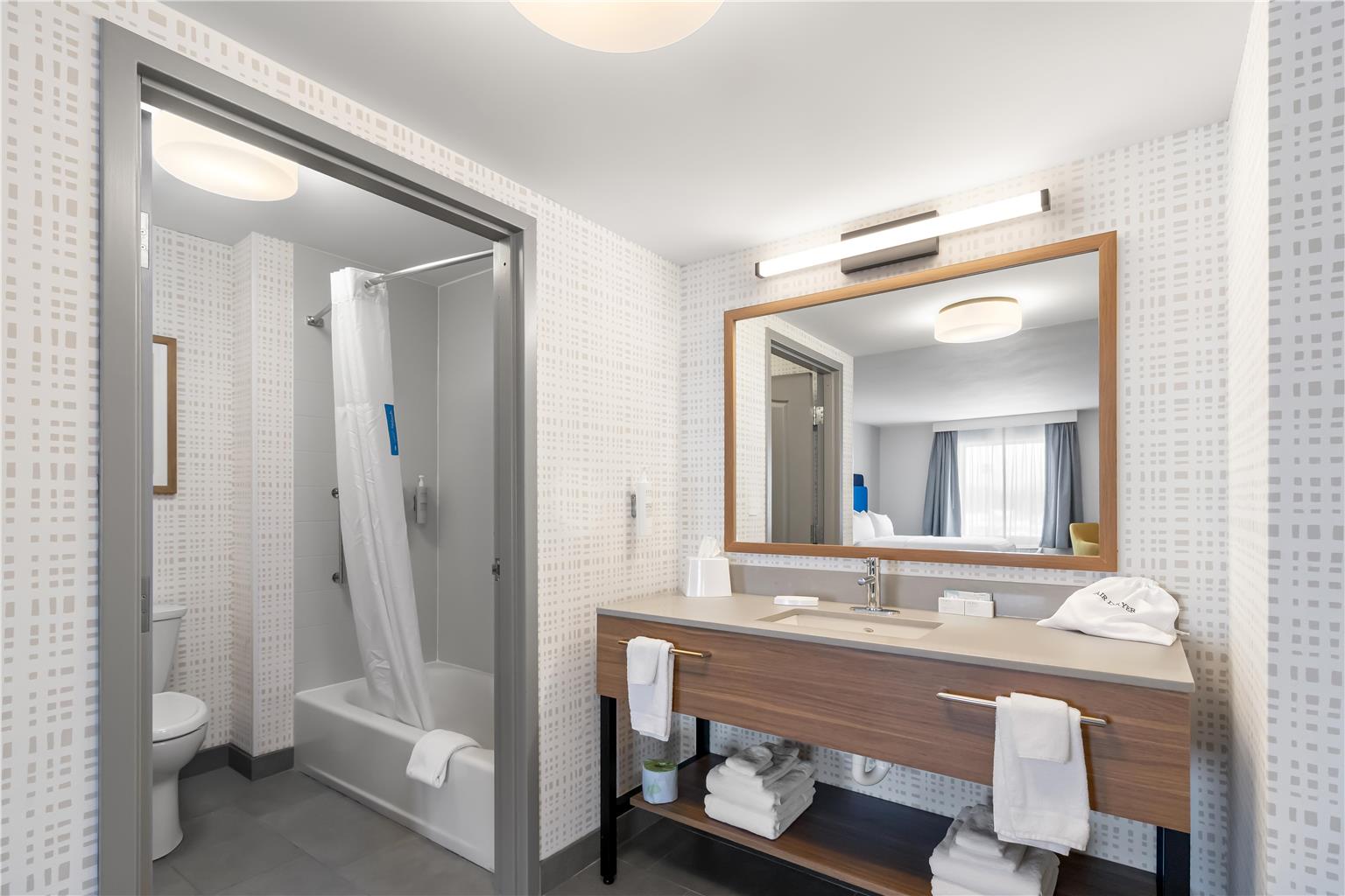 Hampton Inn & Suites New Castle Image