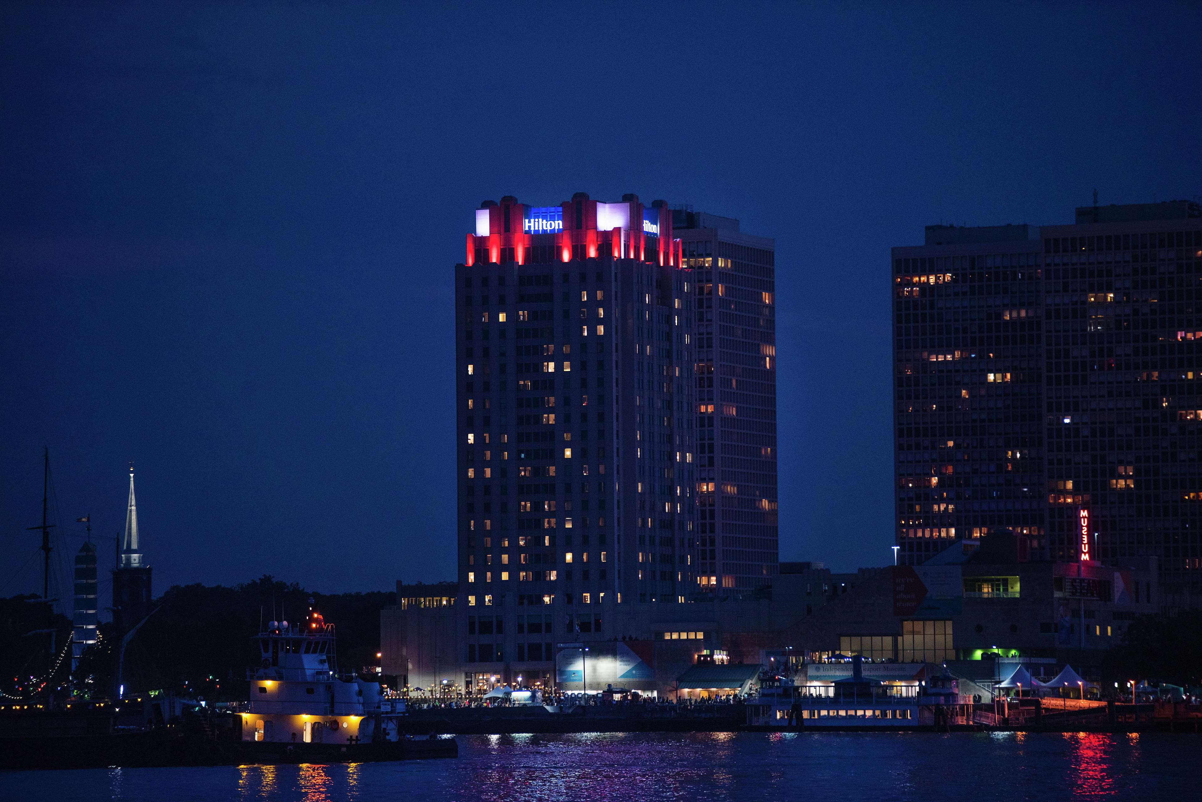 Hilton Philadelphia at Penn's Landing Photo