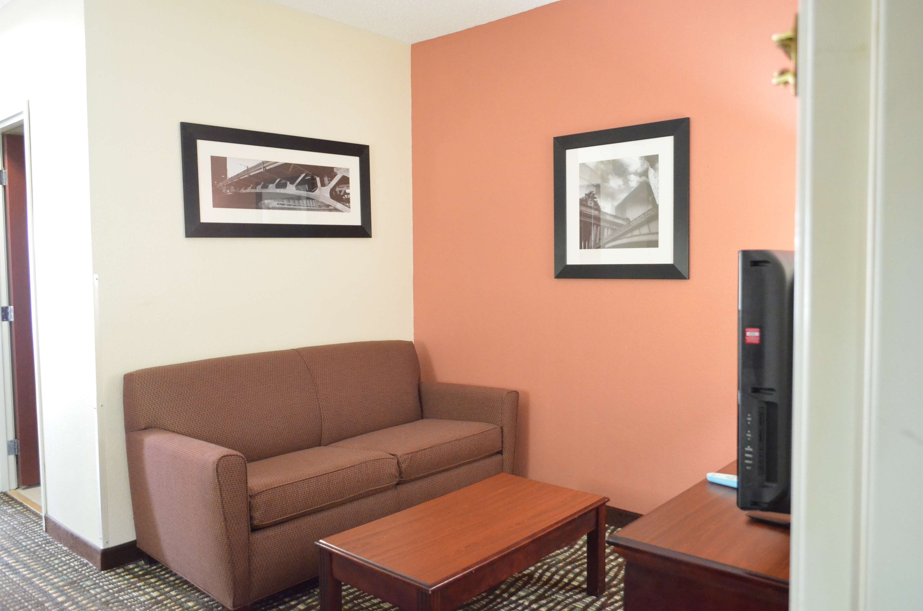 Best Western Airport Suites Photo