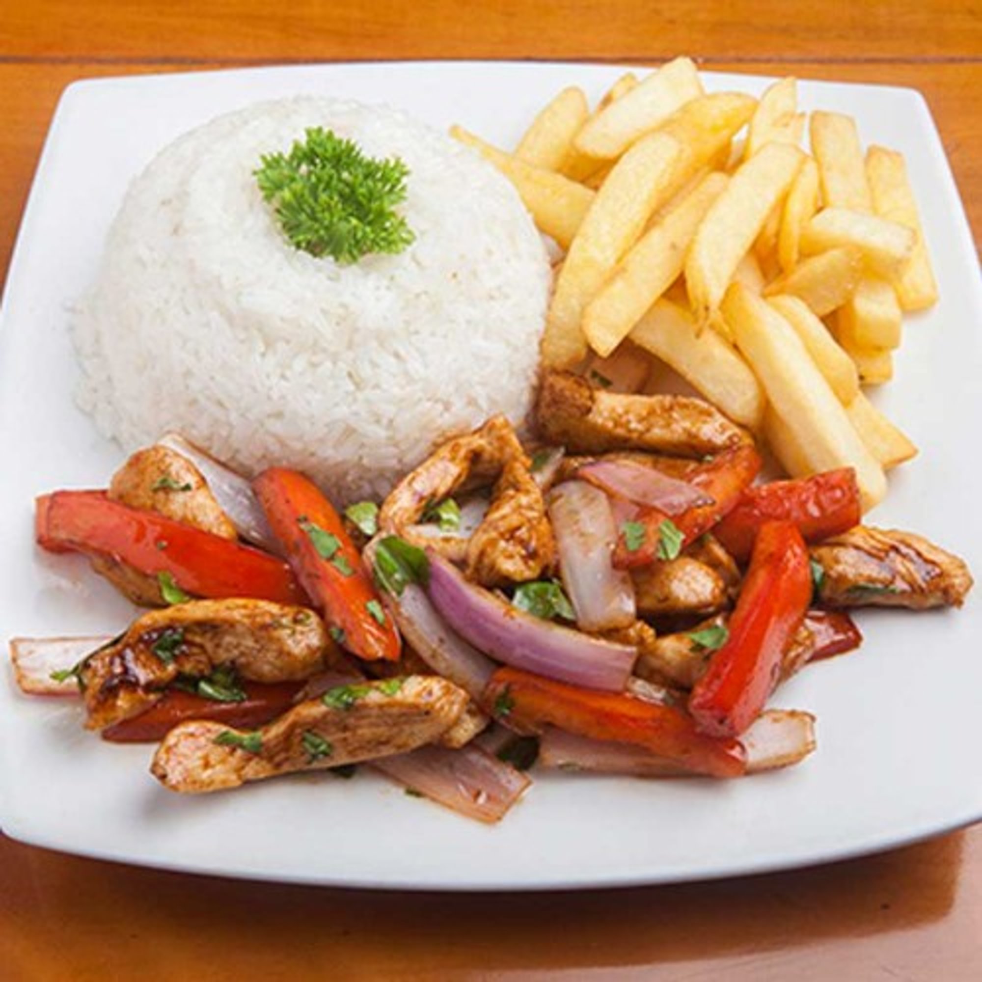 Pollo Saltado